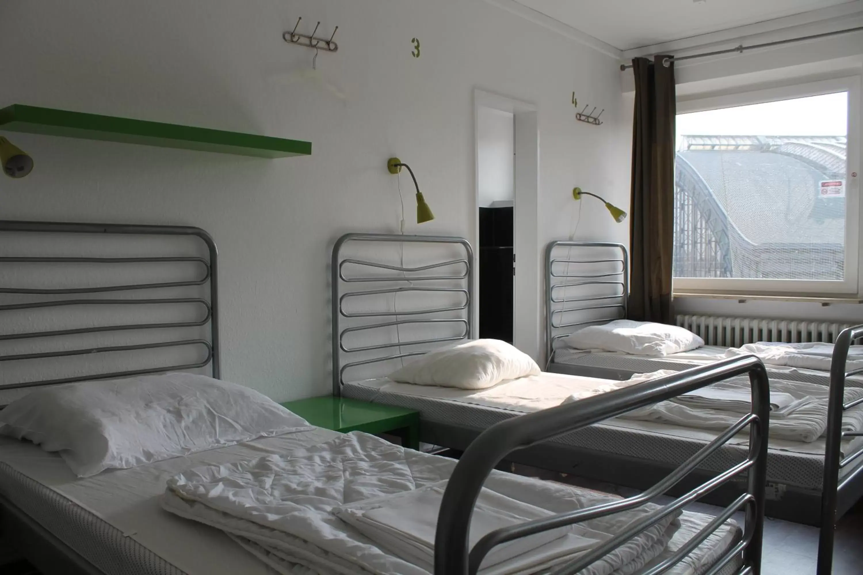 Single Bed in Mixed 6-Bed Dormitory Room with Shared Bathroom in Station - Hostel for Backpackers