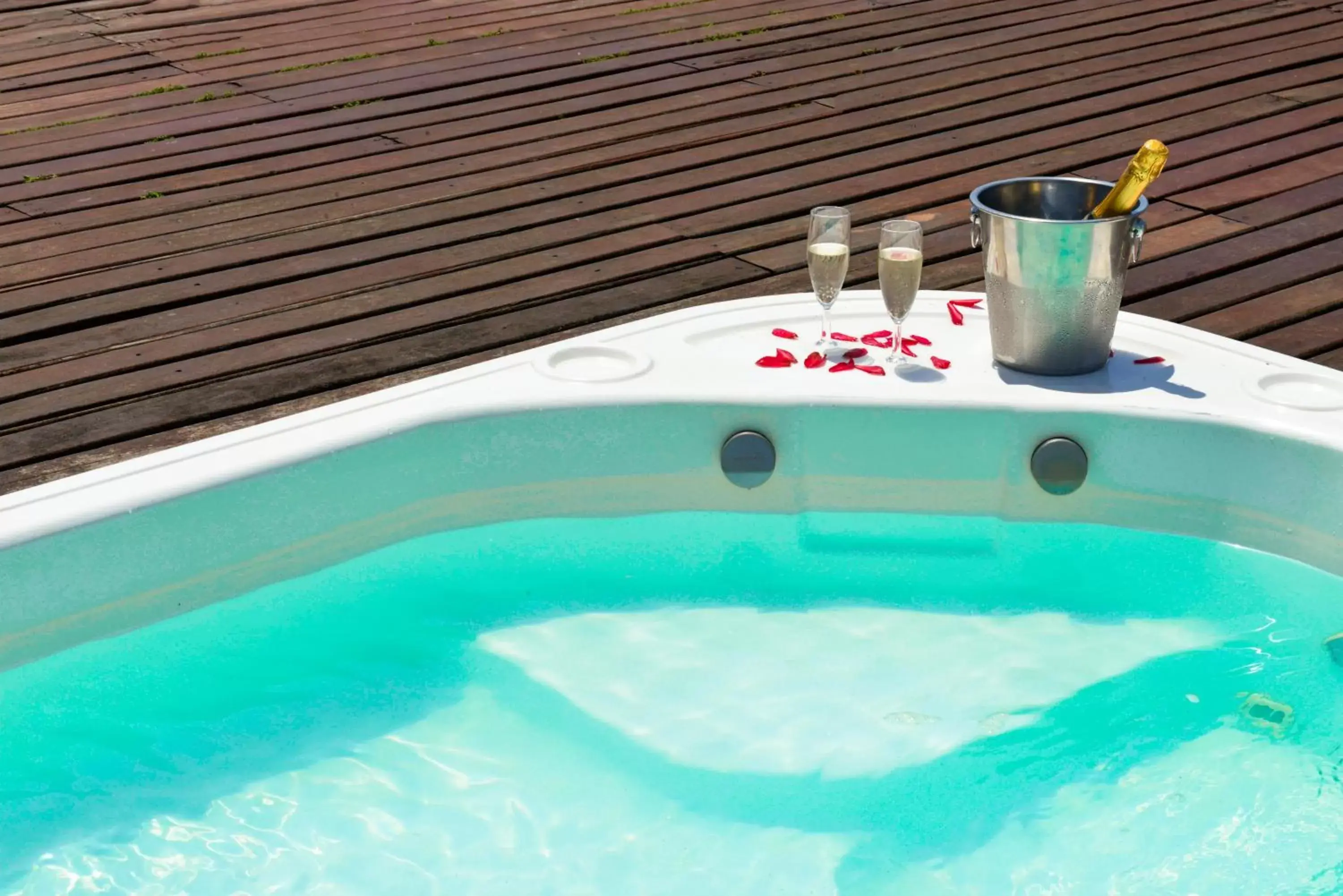 Swimming pool in Portogalo Suite Hotel Swimming pool in Portogalo Suite Hotel