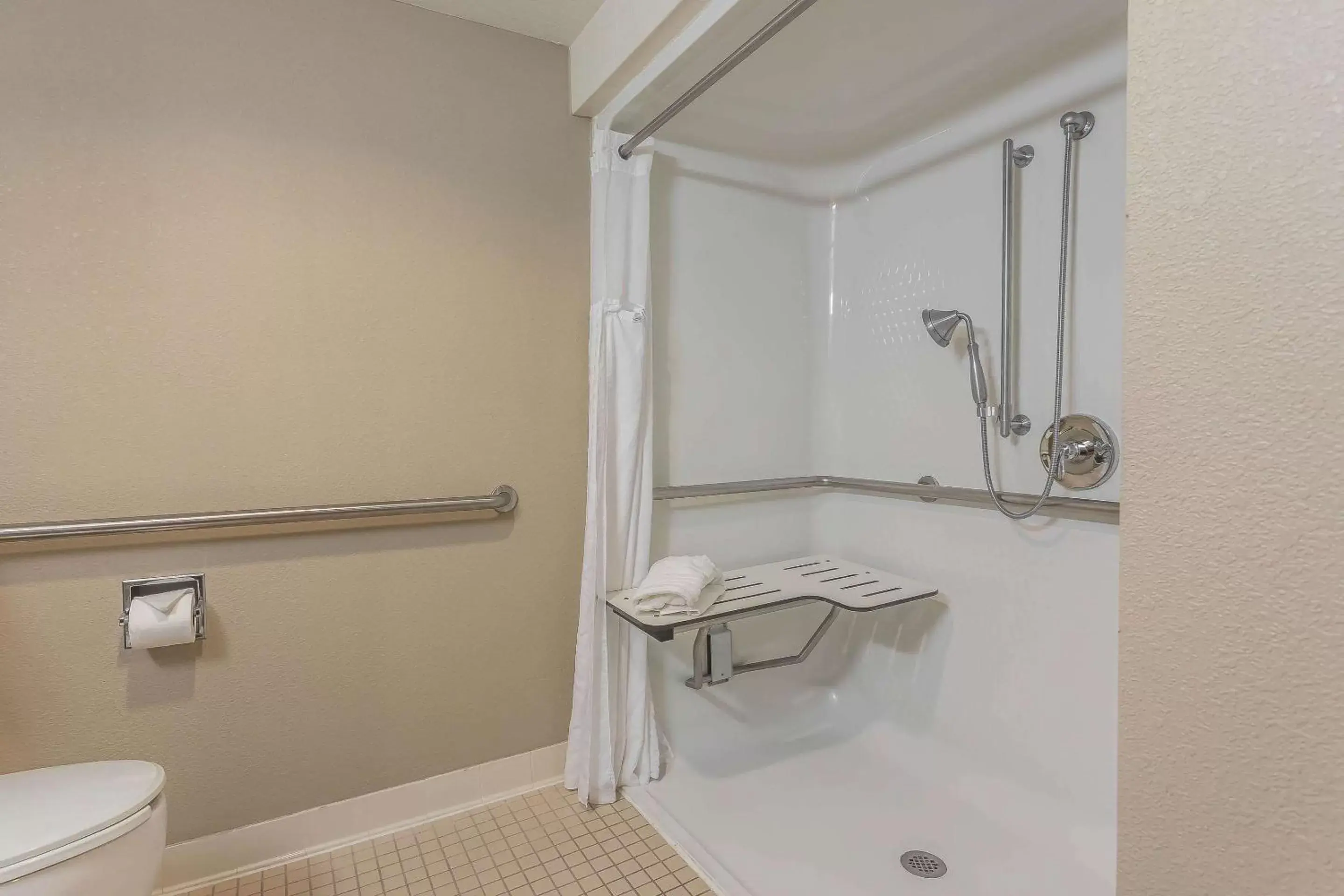 Photo of the whole room, Bathroom in Comfort Inn SW Omaha I-80