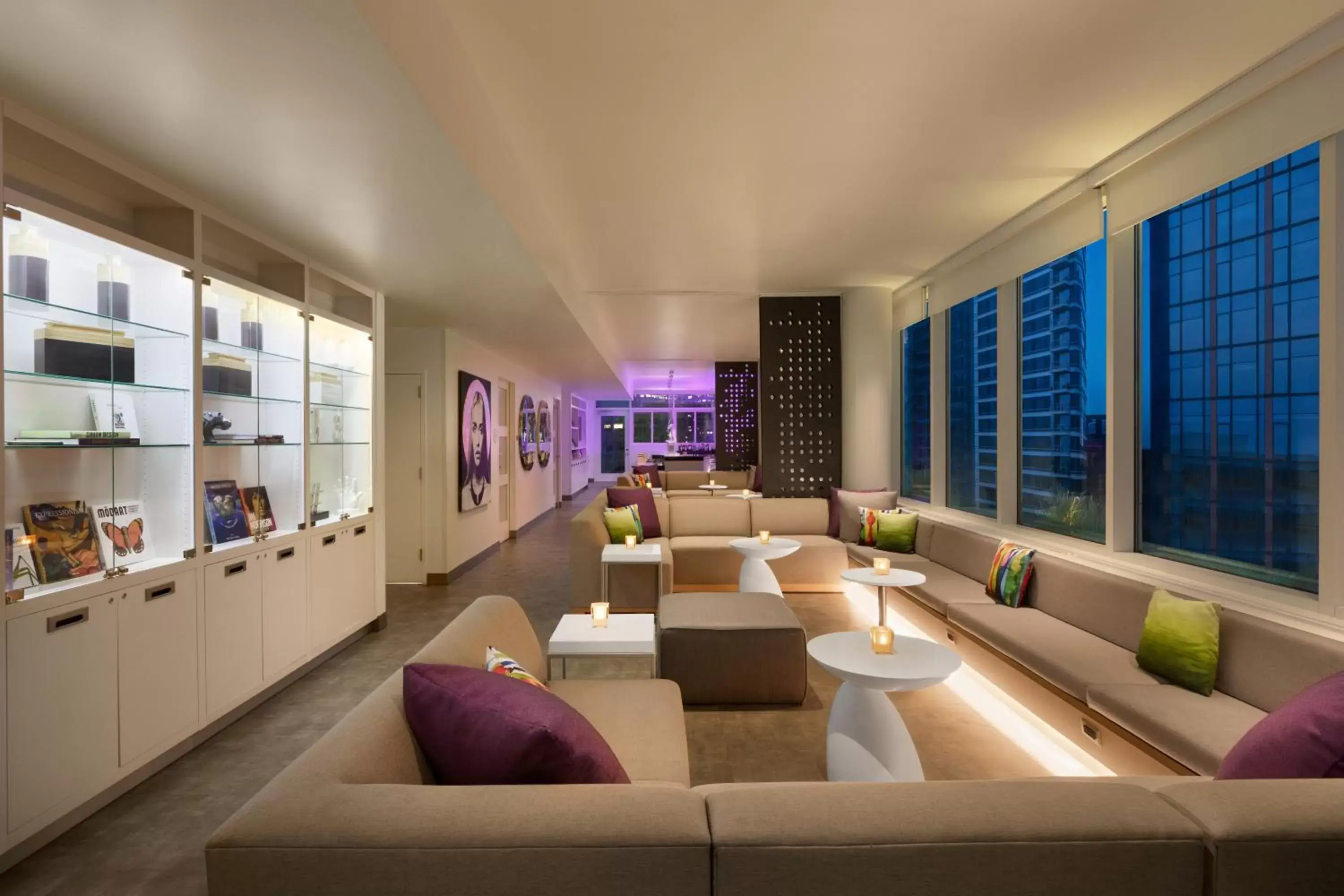 Living room, Lounge/Bar in YOTEL Boston