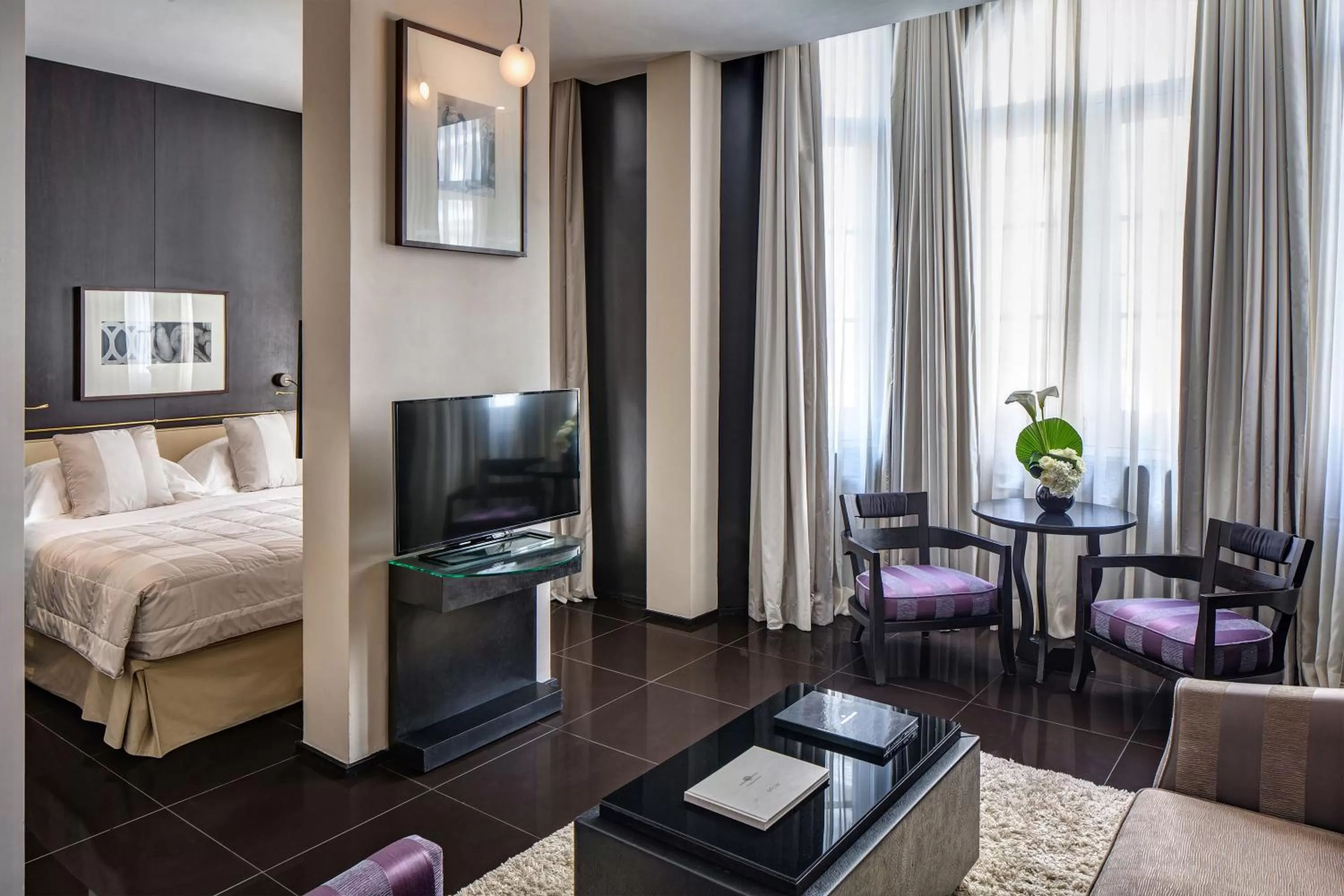 TV and multimedia in 60 Hyde Park Gate Hotel