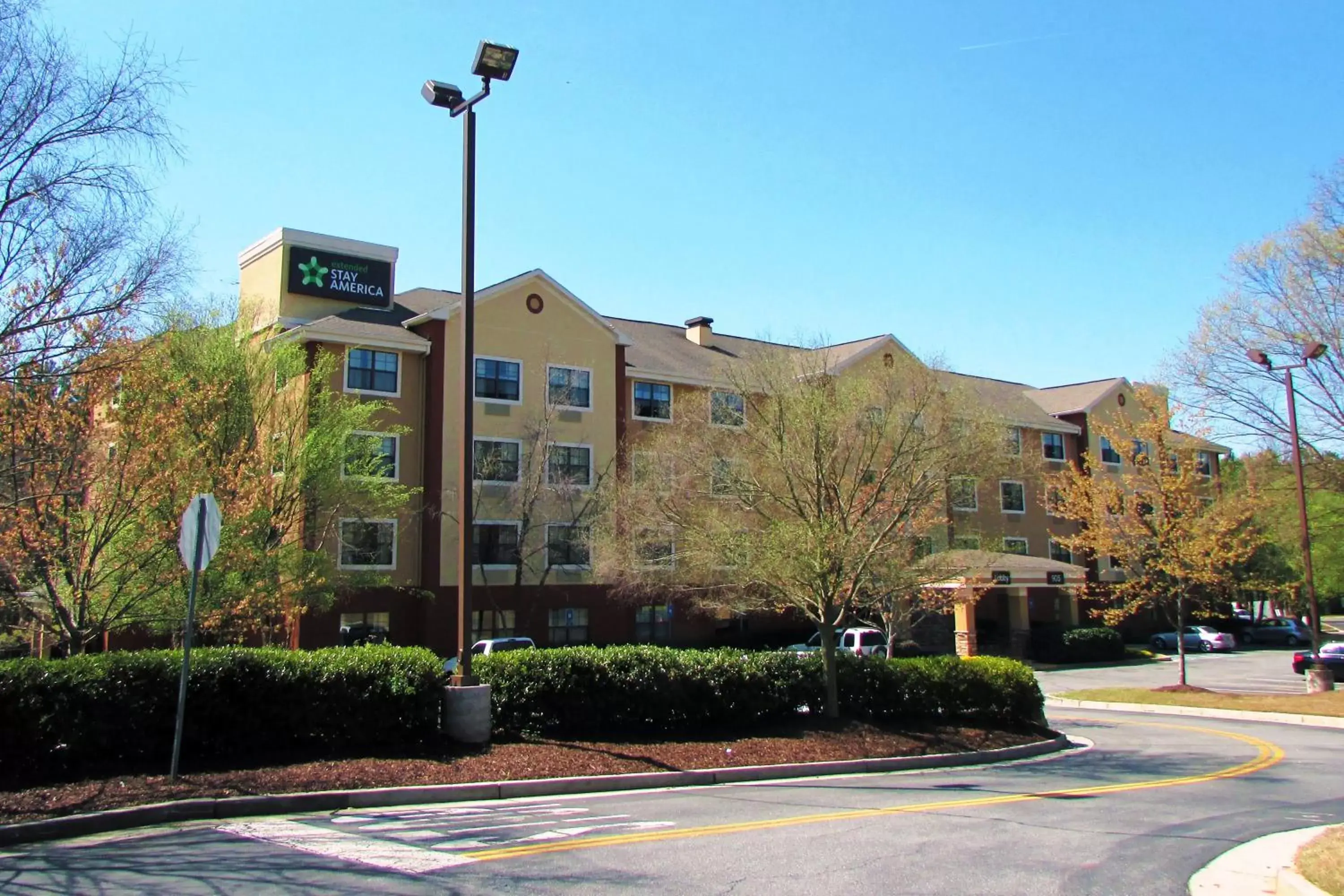 Property Building in Extended Stay America Suites - Atlanta - Perimeter - Crestline