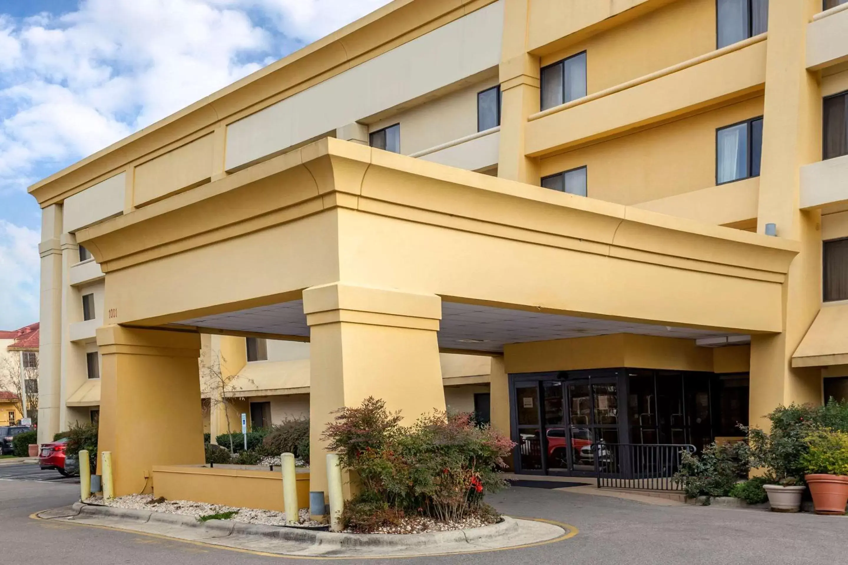 Property Building in Quality Inn & Suites Raleigh Durham Airport