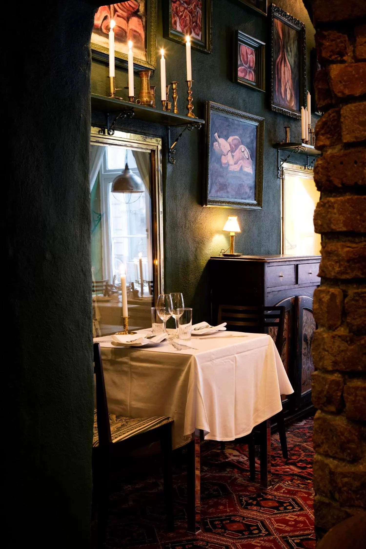 Restaurant/places to eat in Victory Apartments