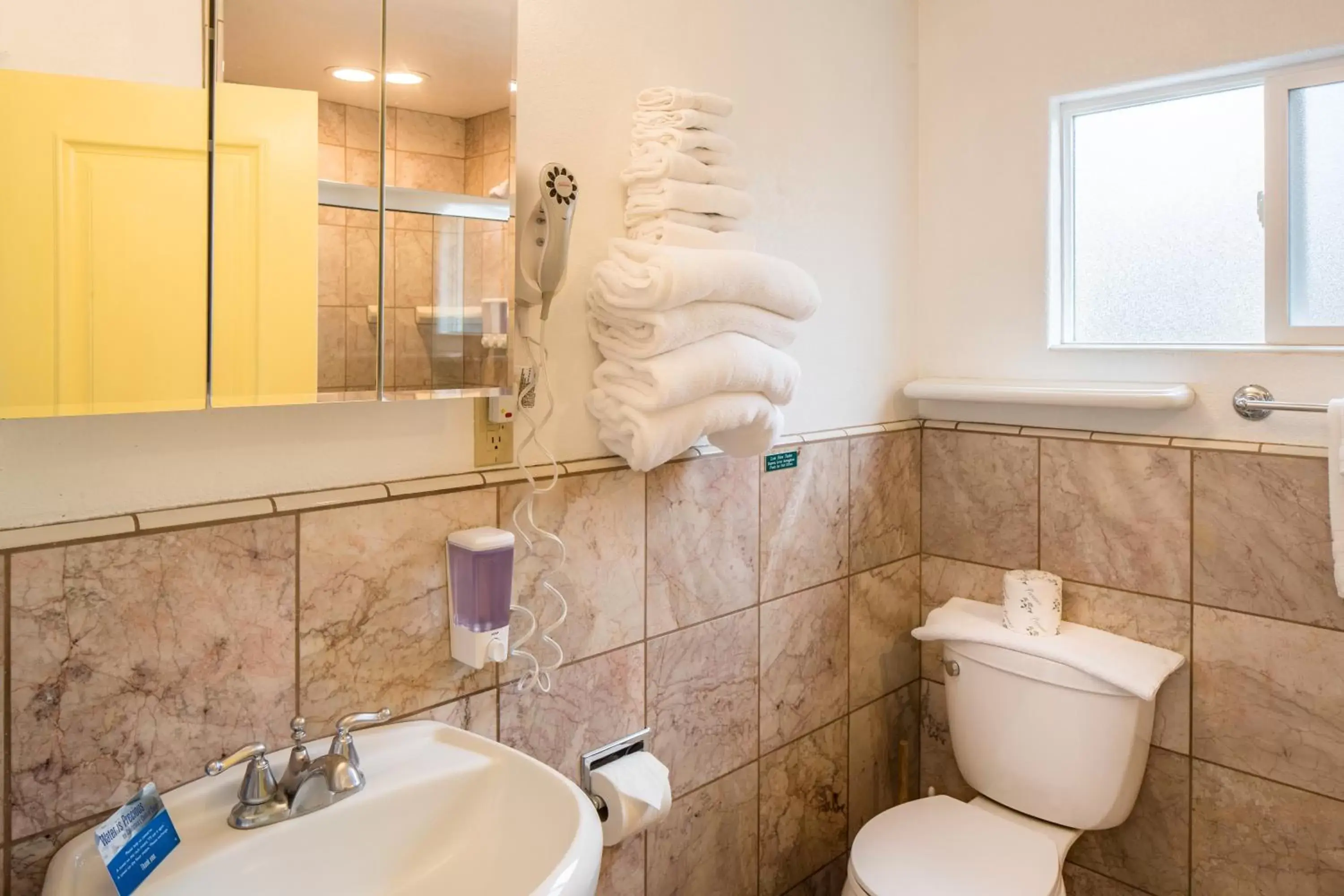 Bathroom in Andril Fireplace Cottages