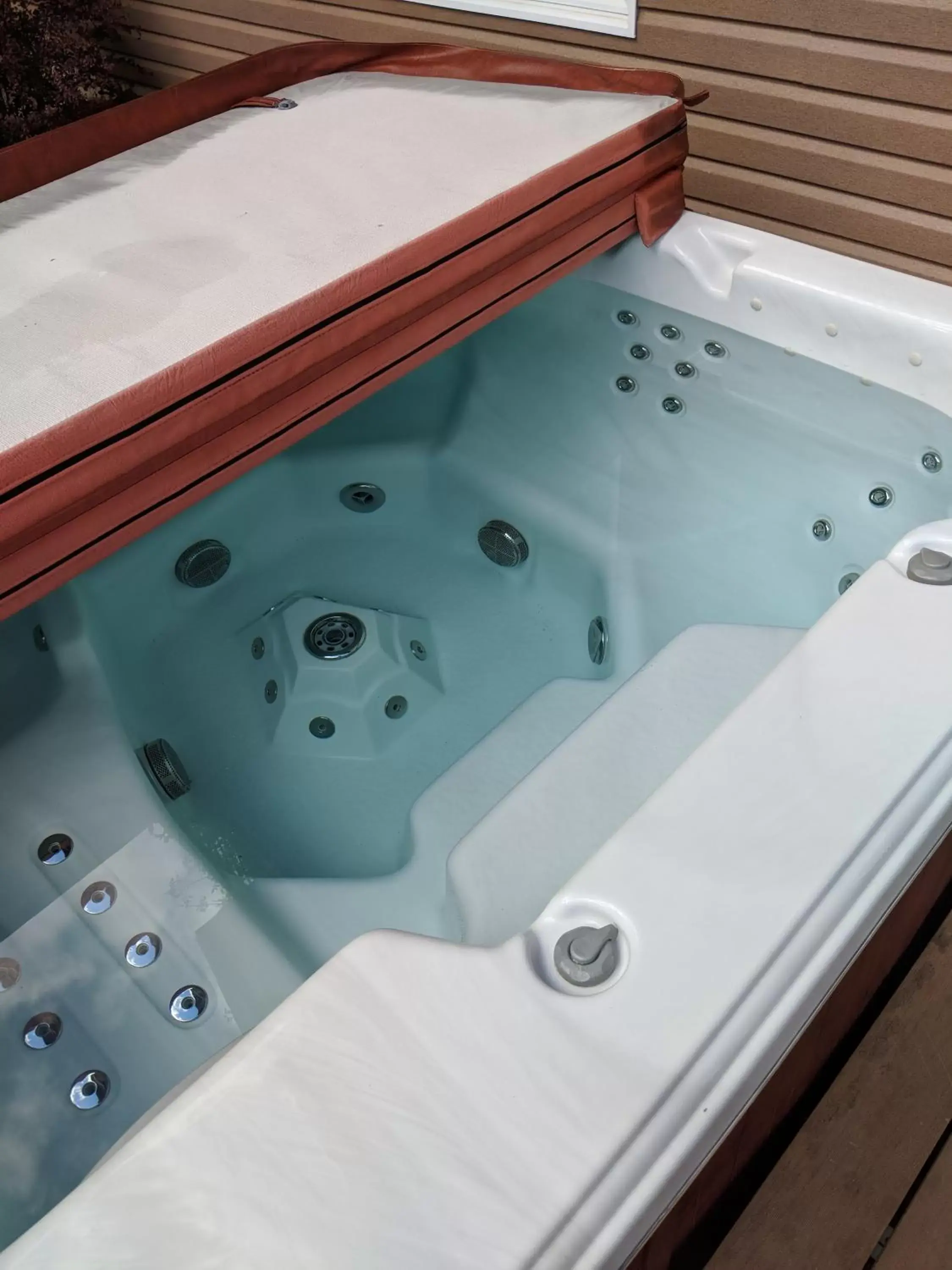 Hot Tub in Strong Timbers BnB