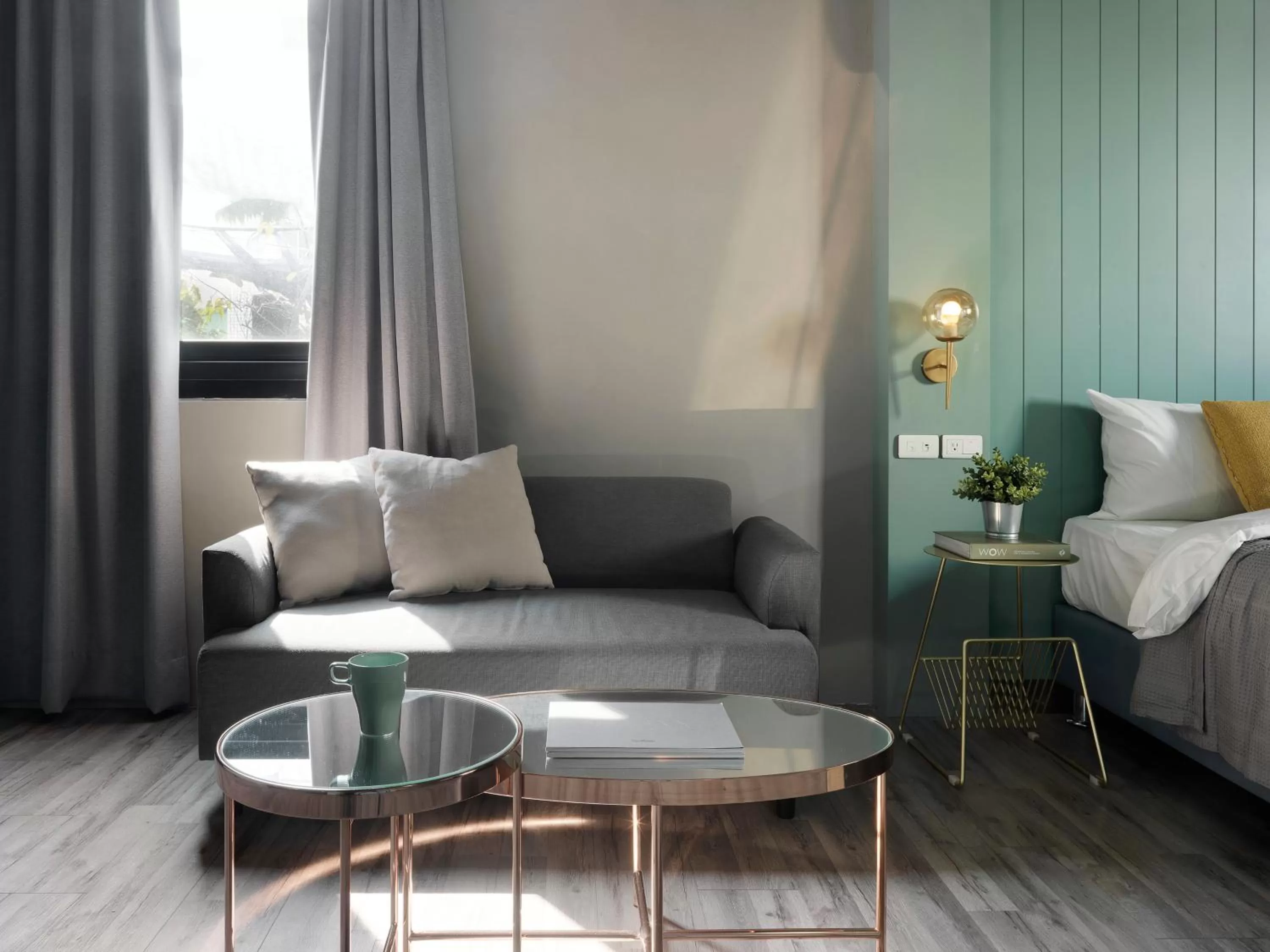 Seating area, Bed in Mr.Mantter