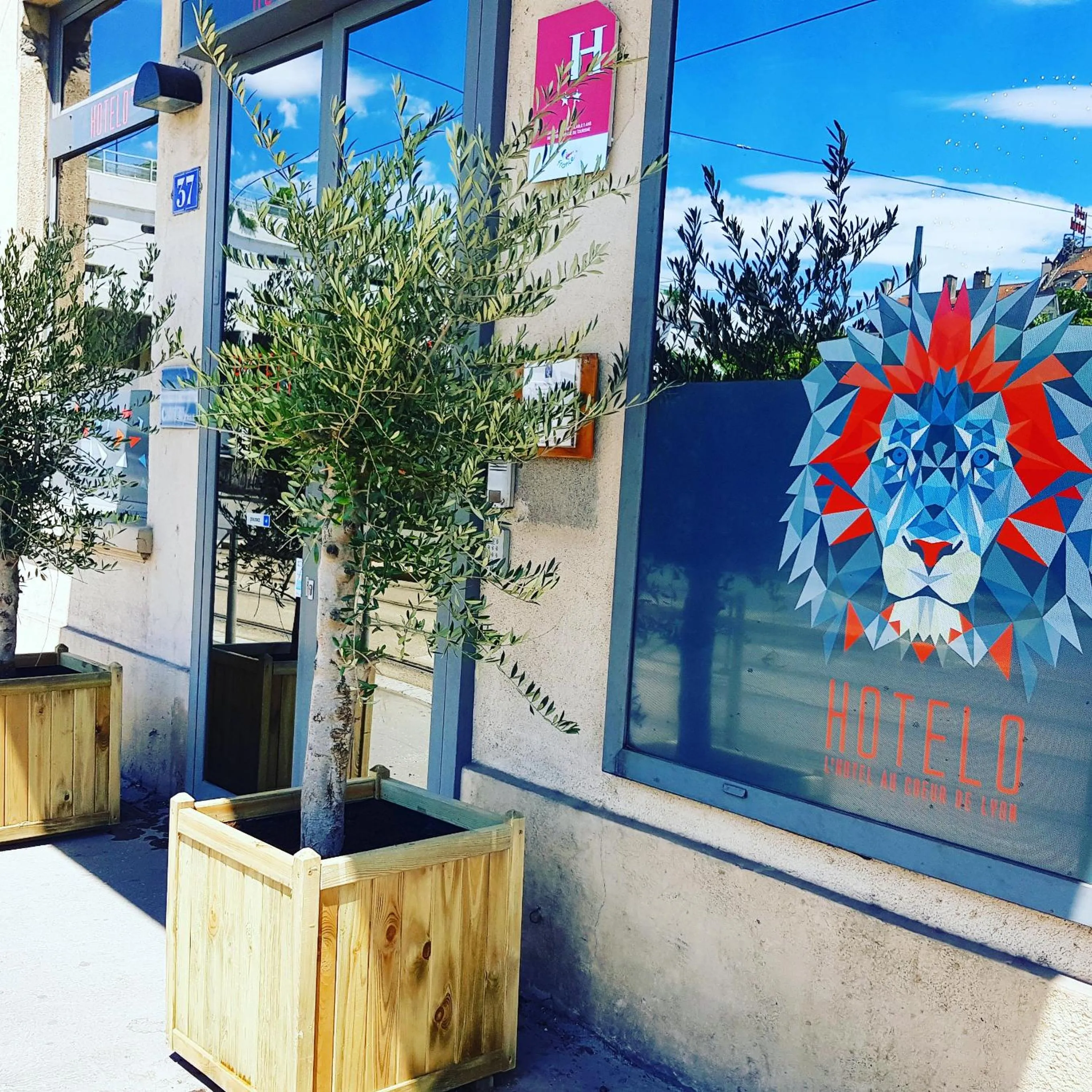 Facade/entrance in Hotelo Lyon Charité