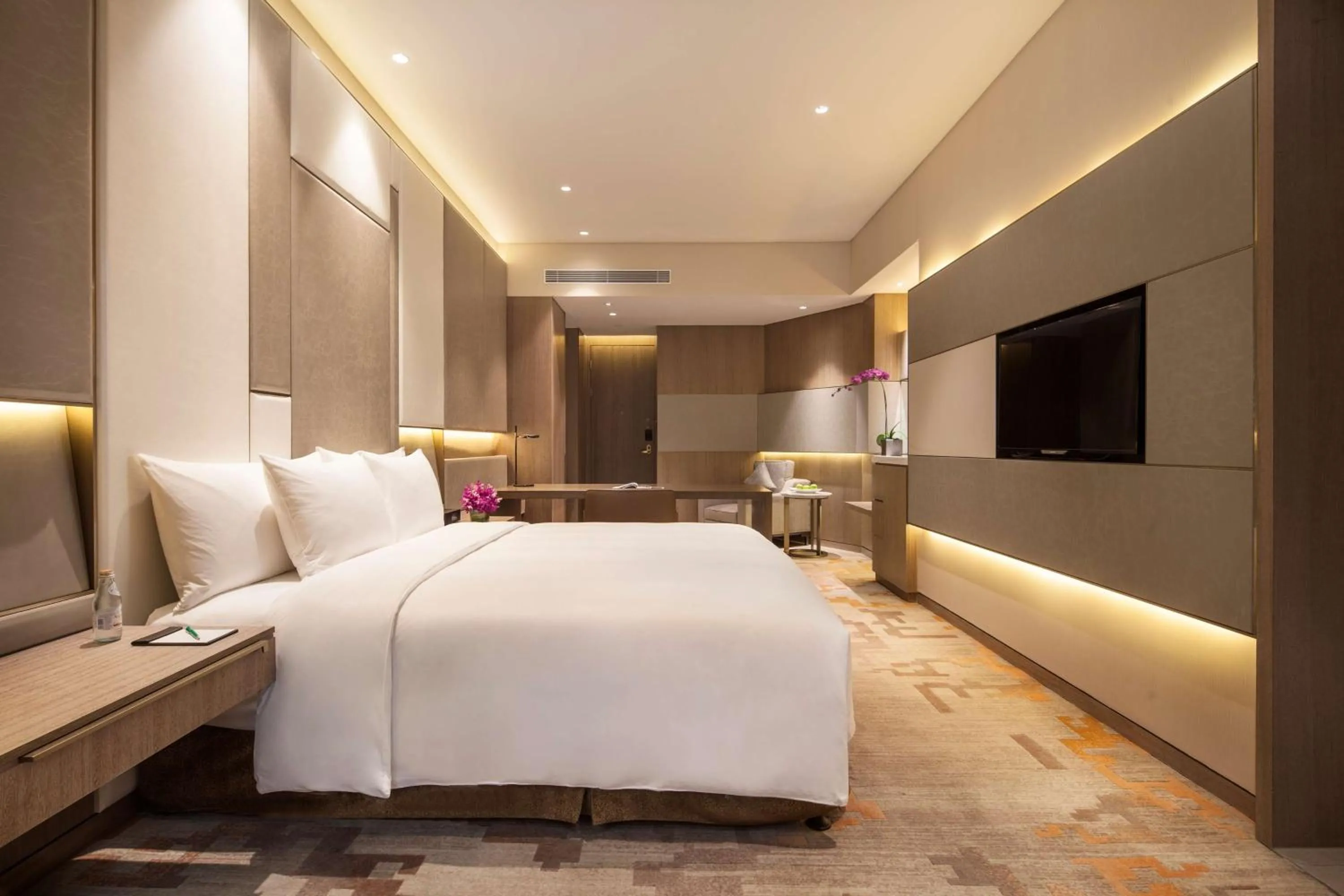 Photo of the whole room, Bed in Radisson Exhibition Center Shanghai