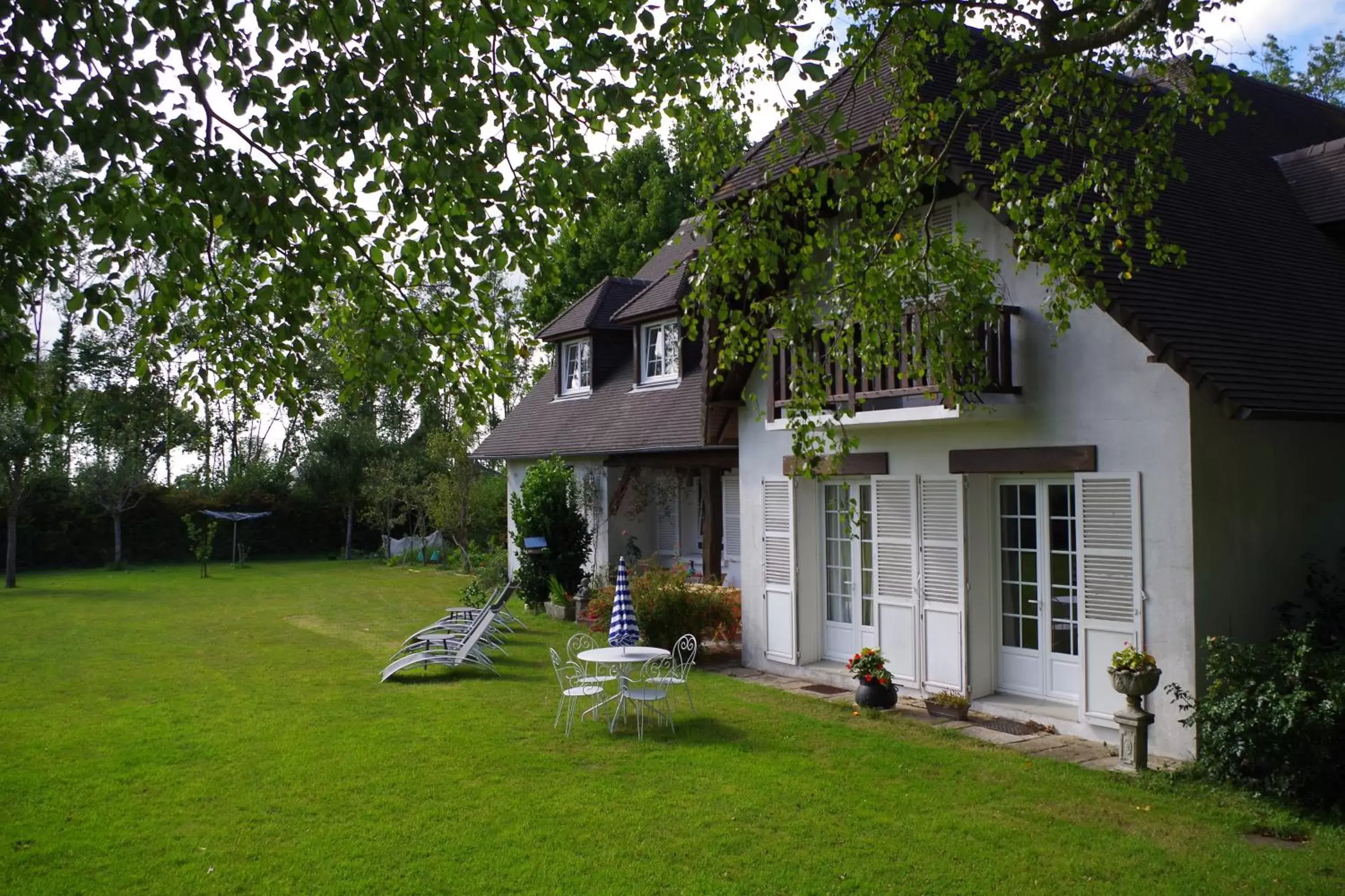 Garden view, Property Building in Bed and Breakfast Saultchevreuil, au Mont Saint Michel