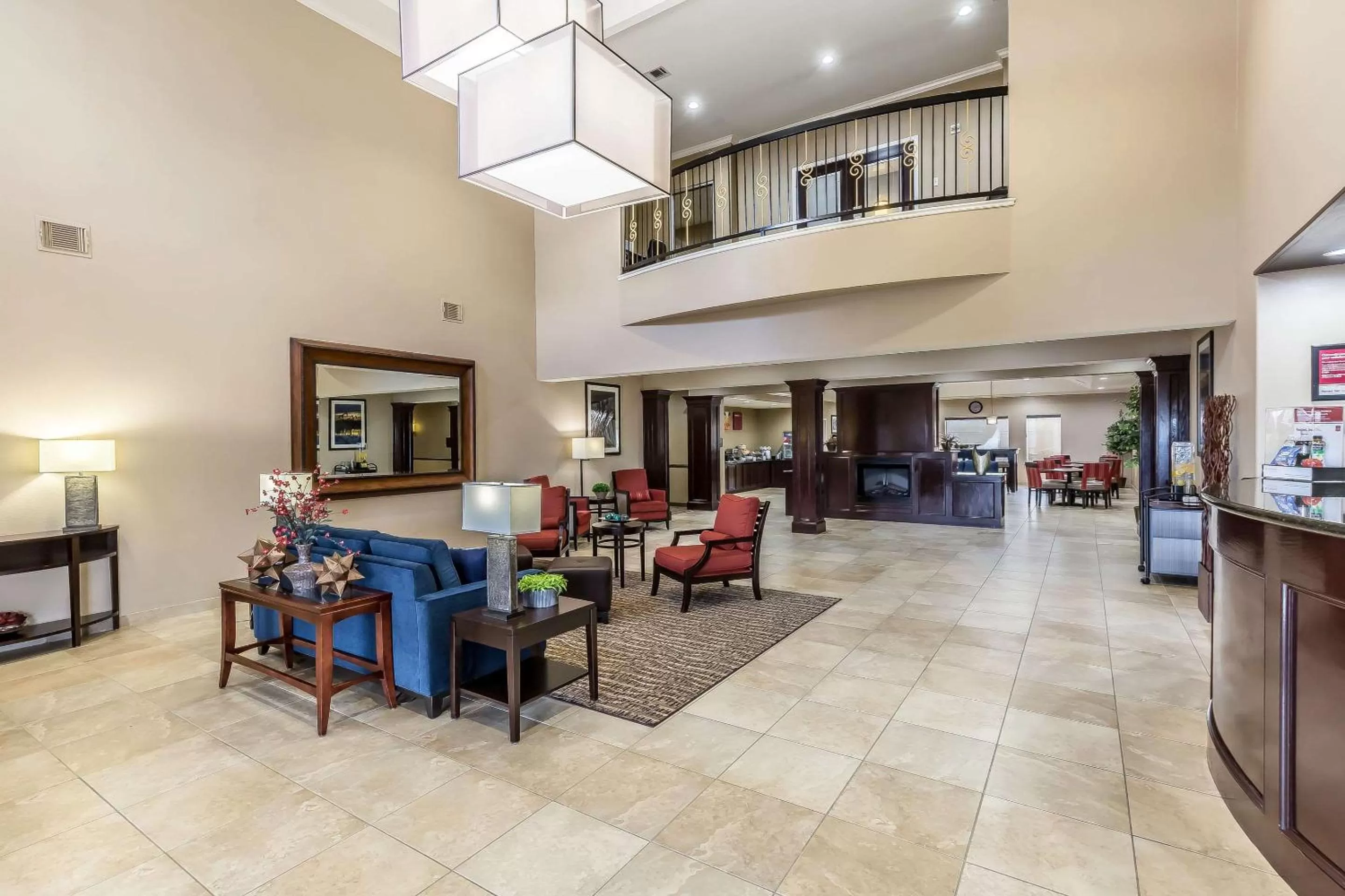 Lobby or reception in Comfort Suites Houston IAH Airport - Beltway 8