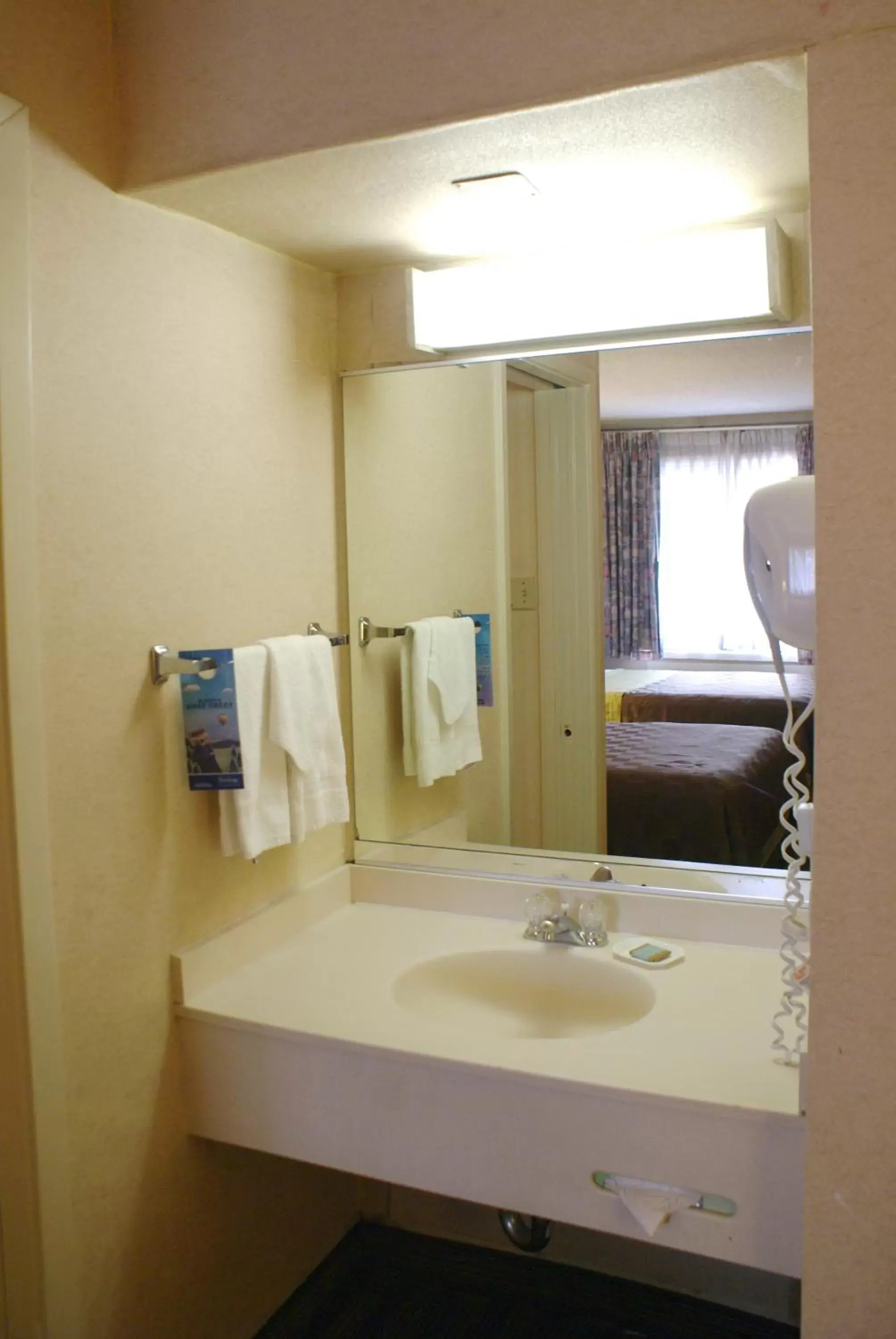 Bed, Bathroom in Travelodge by Wyndham San Francisco Airport North