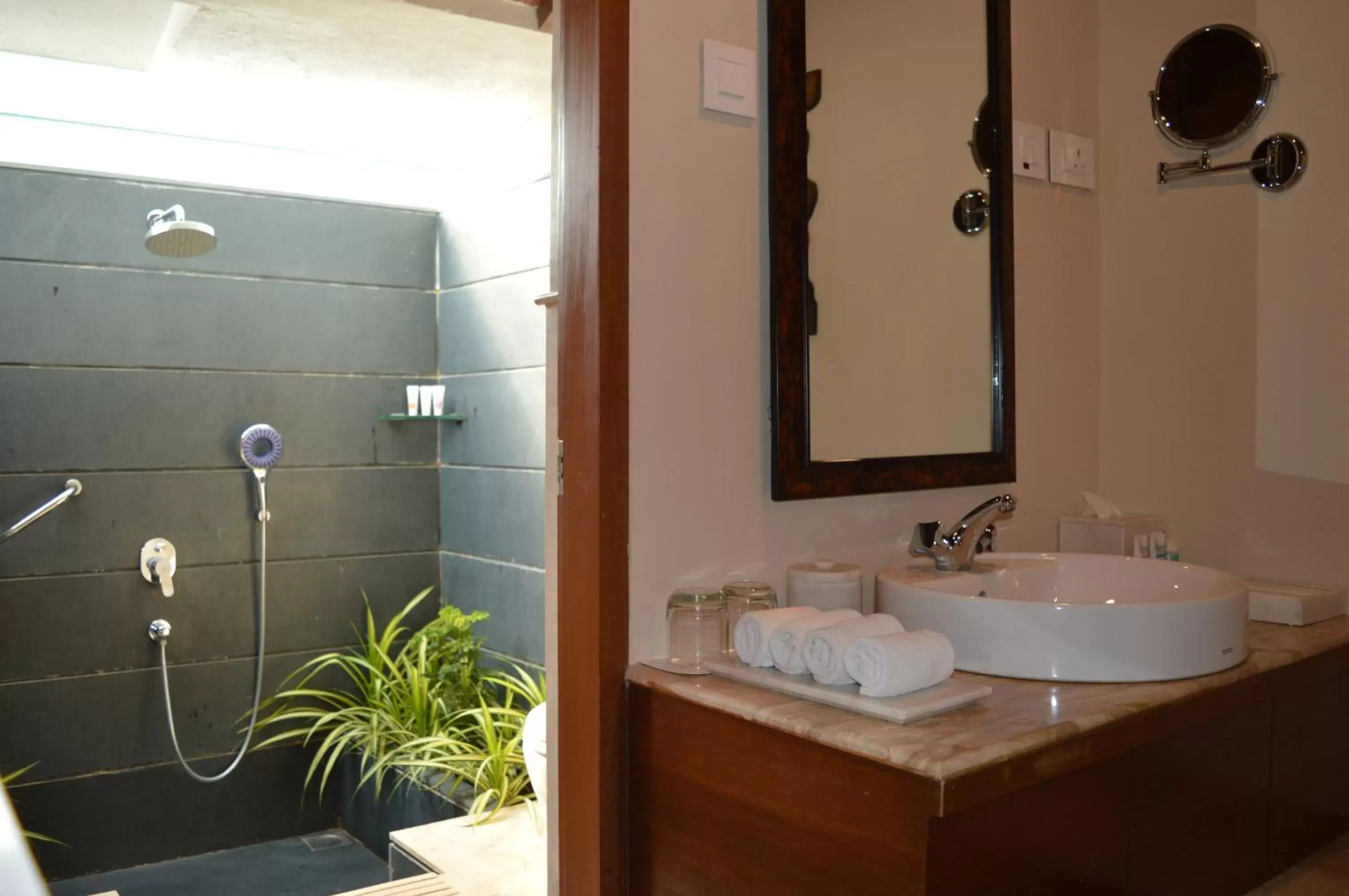 Shower, Bathroom in Welcomhotel by ITC Hotels, Kences Palm Beach, Mamallapuram