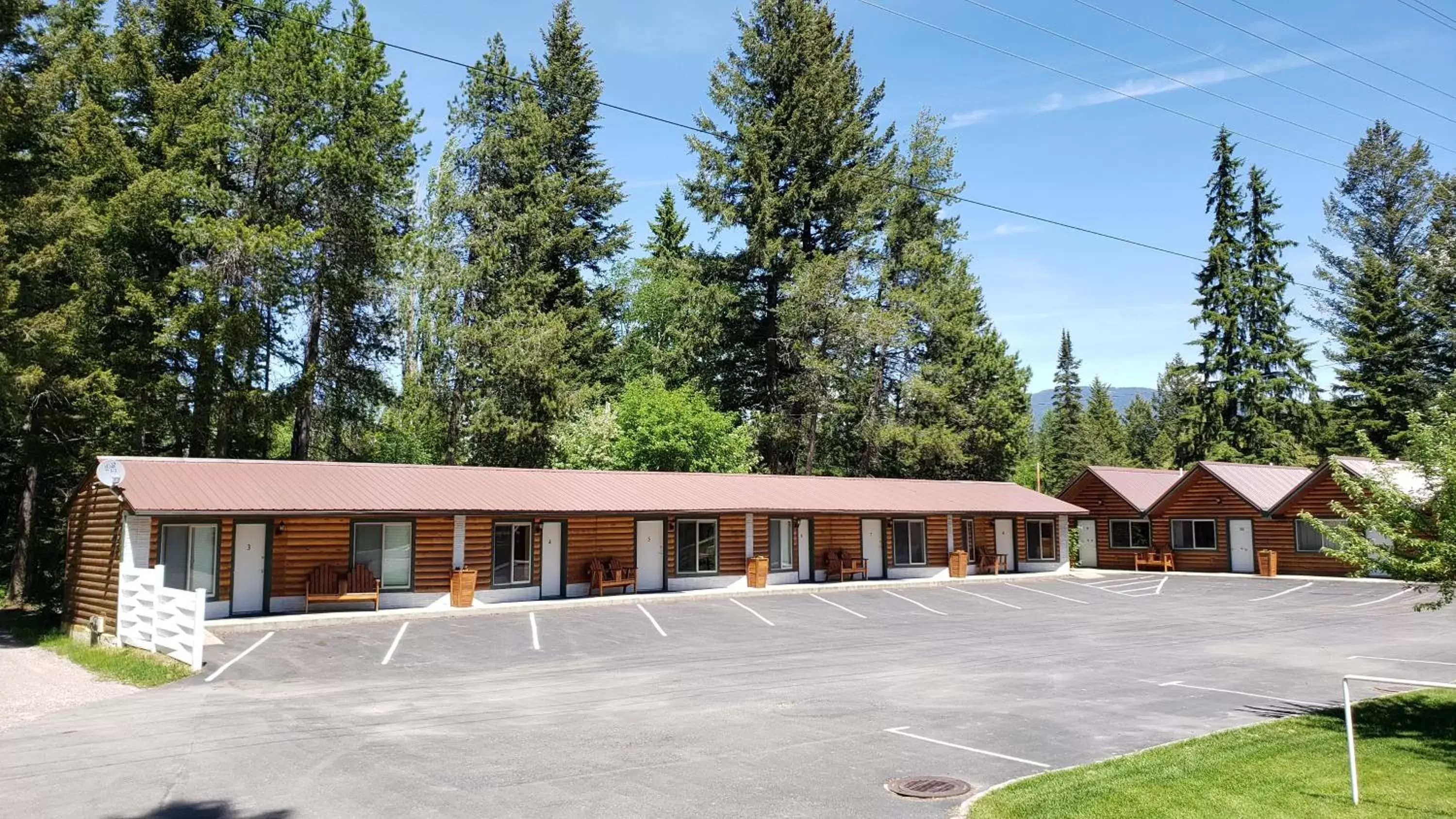 Property Building in Beargrass Lodging & RV Resort