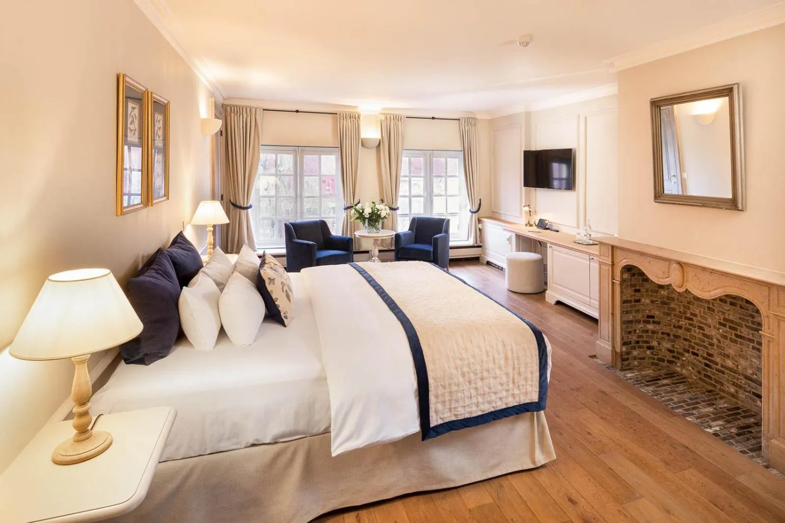 Photo of the whole room, Bed in De Tuilerieën - Small Luxury Hotels of the World