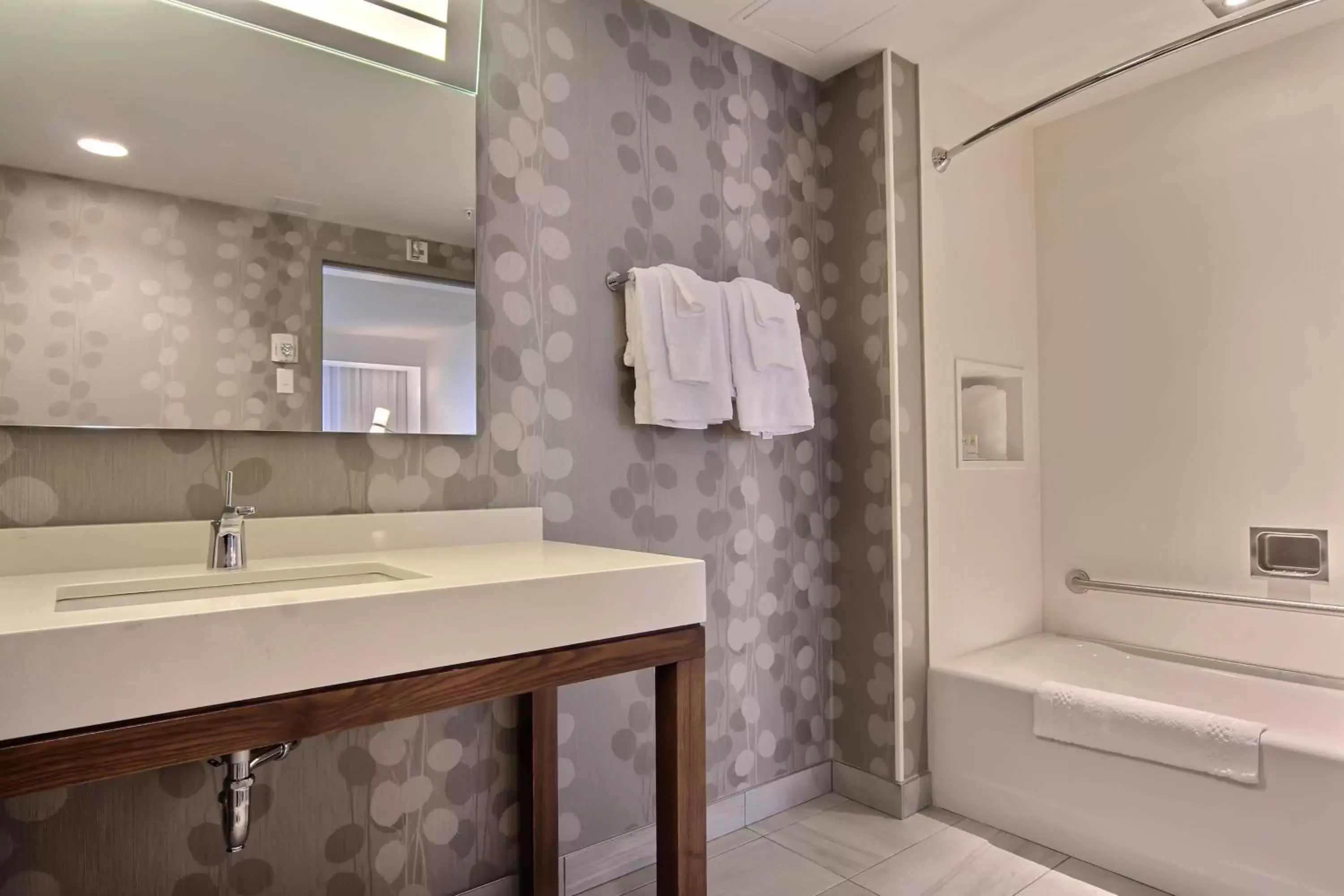 Bathroom in Courtyard by Marriott Quebec City