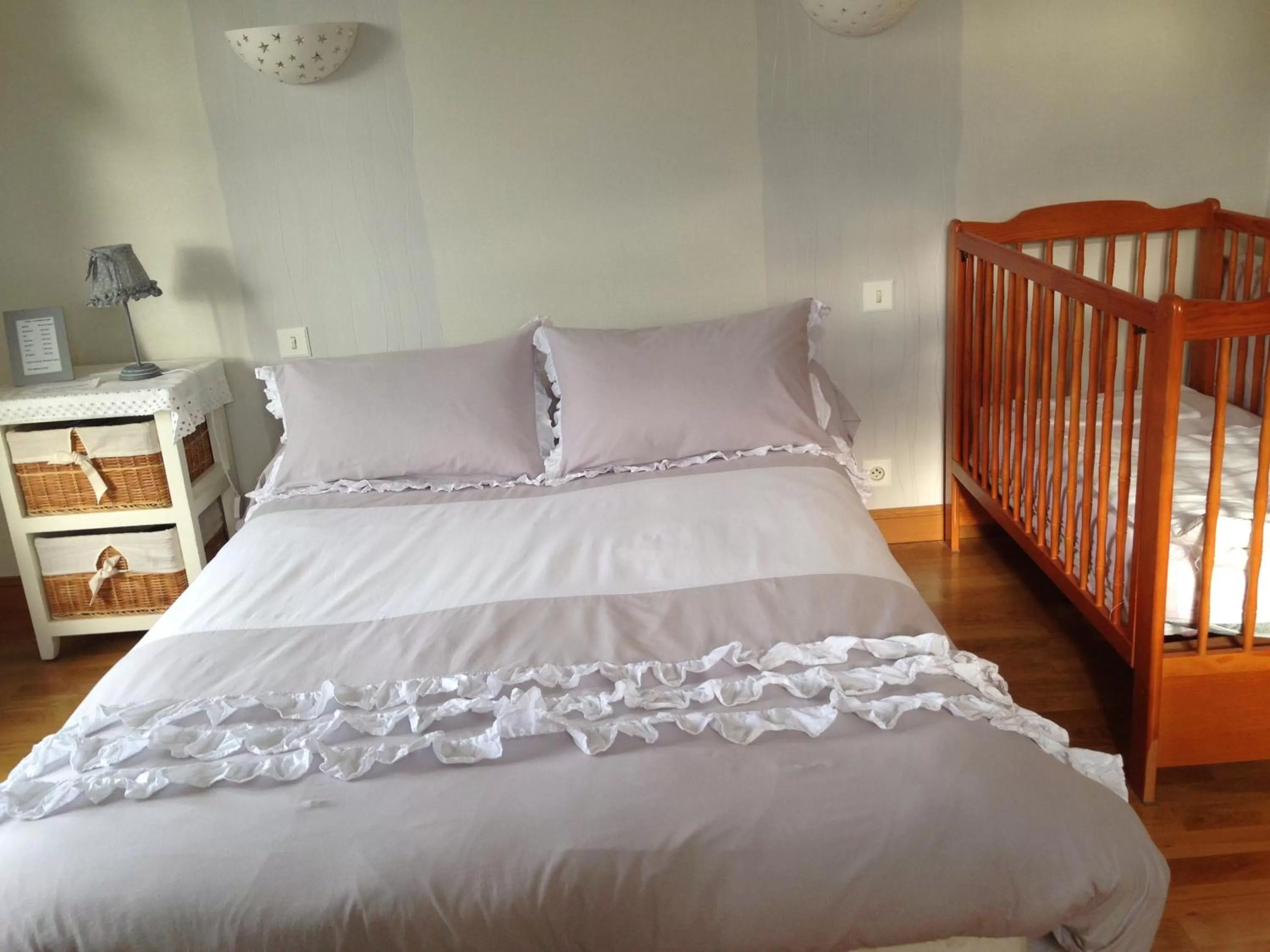 Bed in Chambres d'hôtes Le Bignon dans les Alpes Mancelles