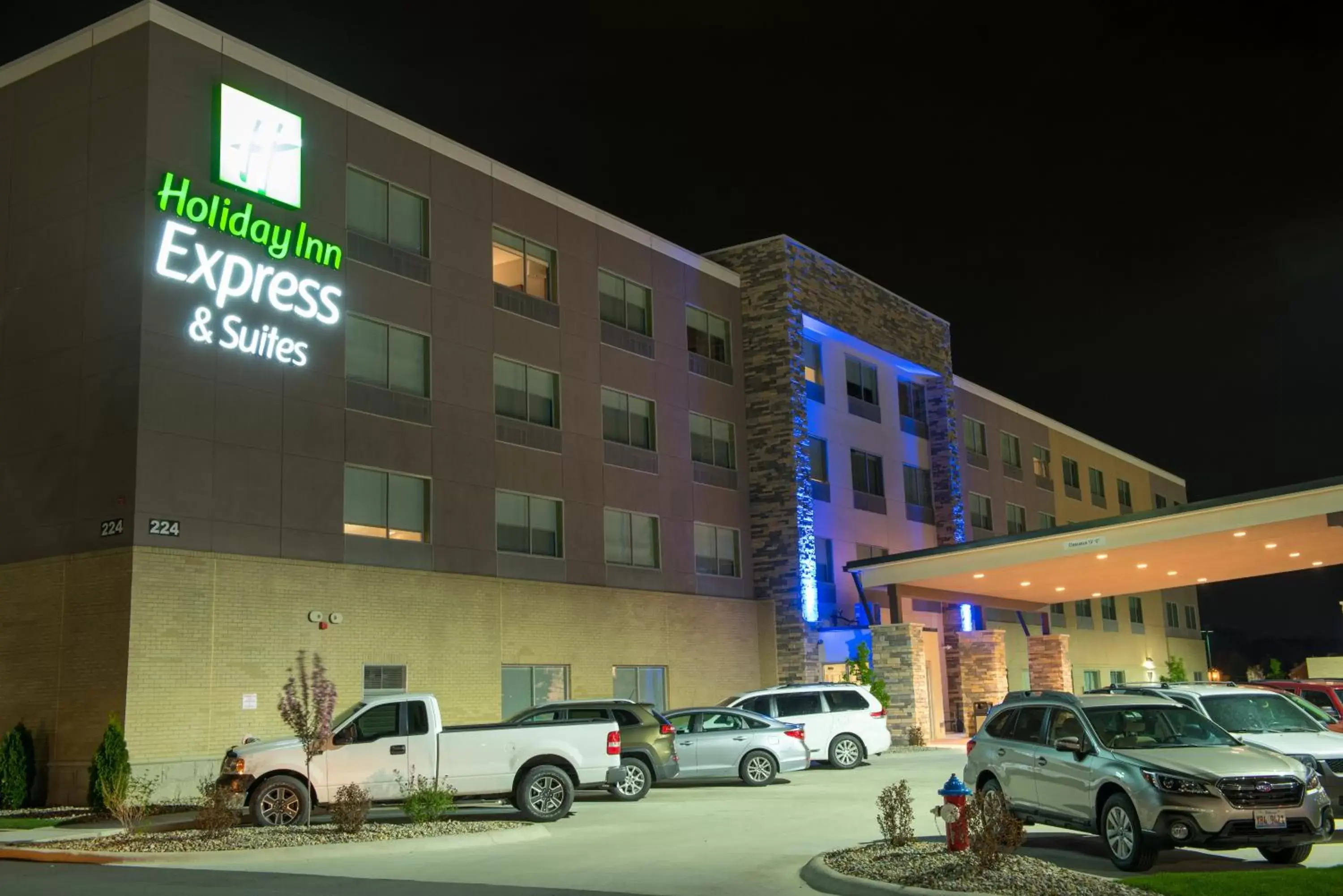 Property Building in Holiday Inn Express & Suites - Fort Wayne North, an IHG Hotel