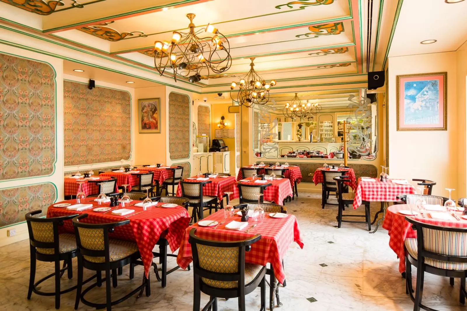 Restaurant/places to eat in Novel Hotel City Center