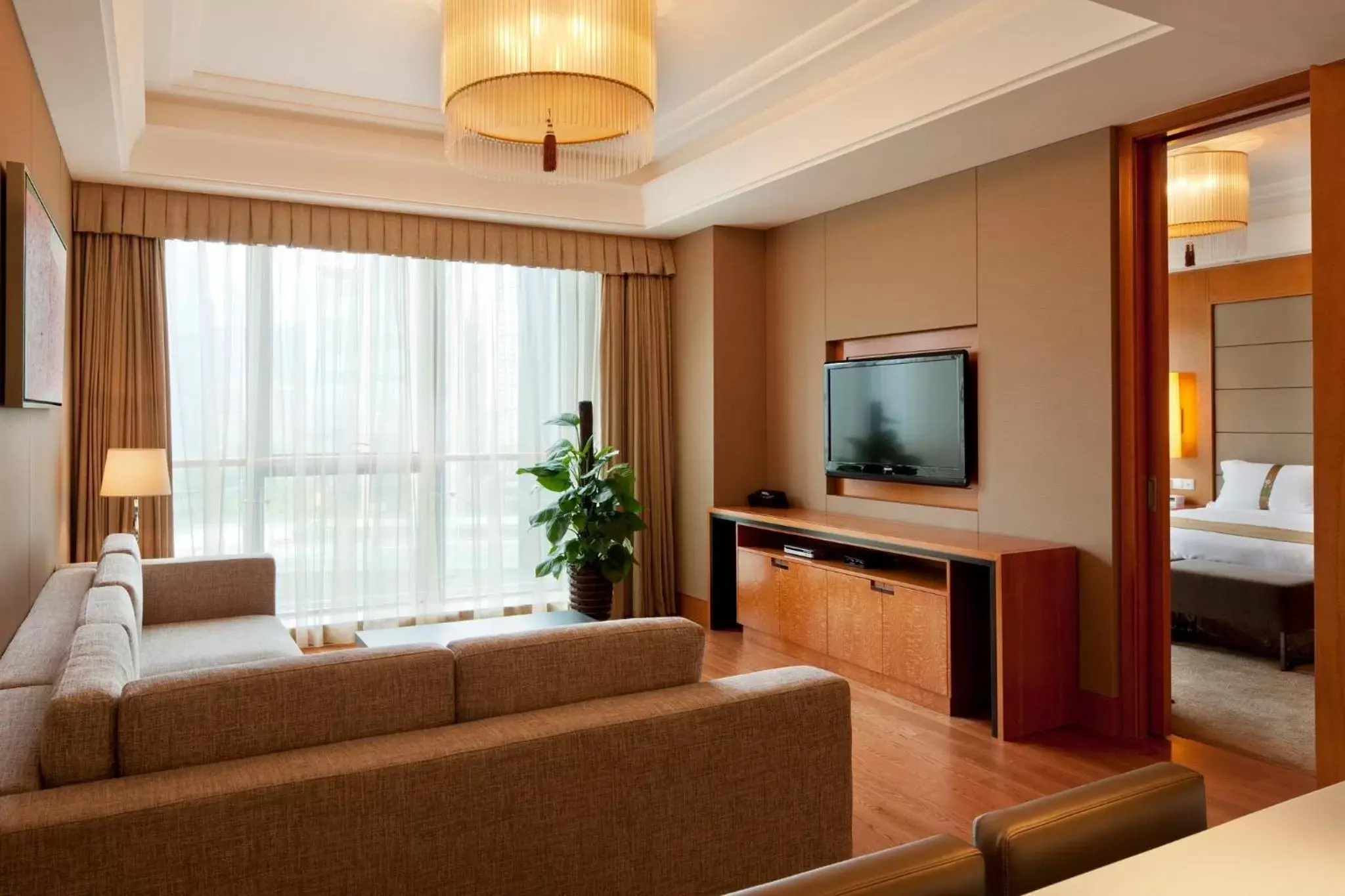 Photo of the whole room, Seating Area in Holiday Inn Hangzhou CBD, an IHG Hotel