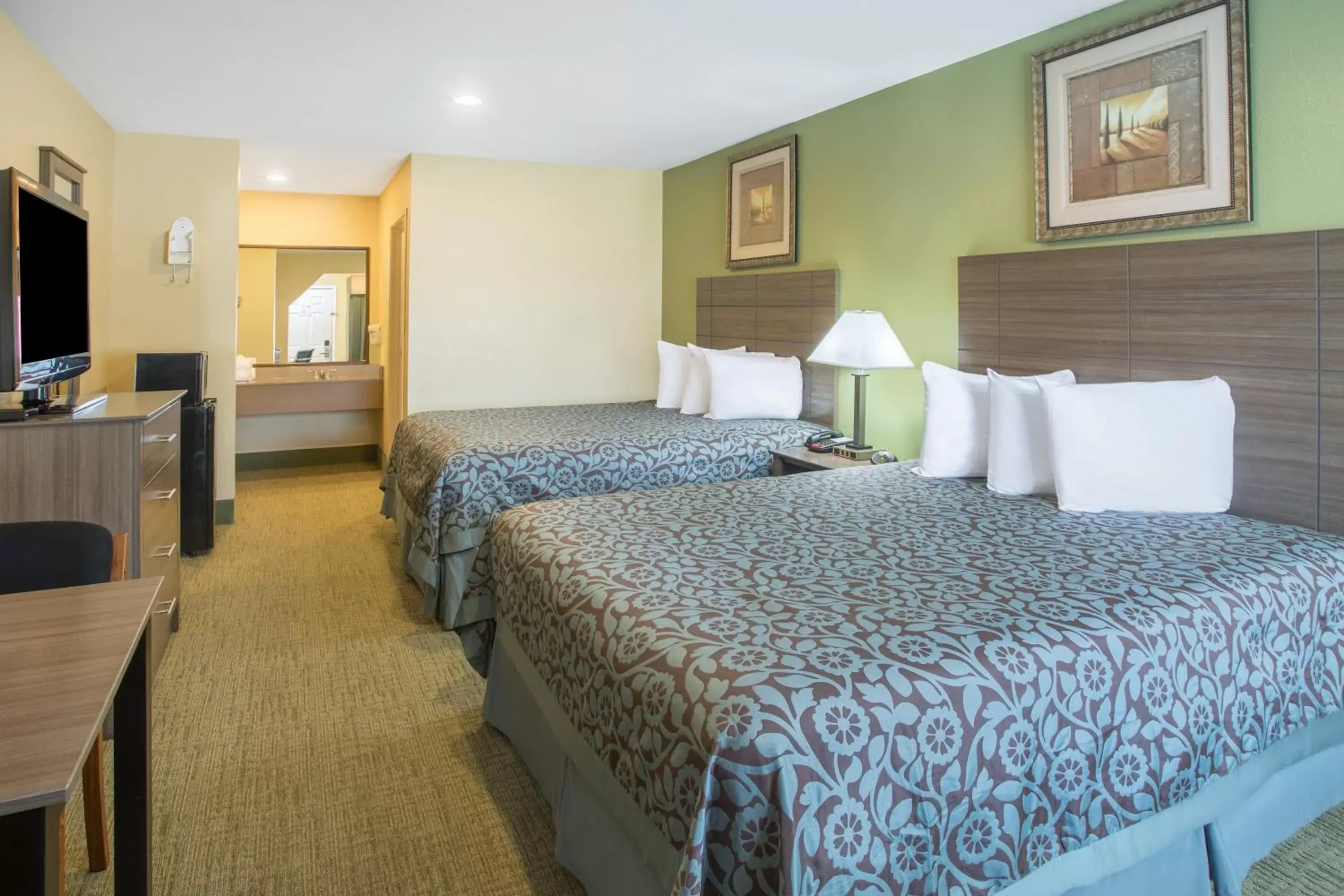 Queen Room with Two Queen Beds - Smoking in Days Inn by Wyndham Abbeville Queen Room with Two Queen Beds - Smoking in Days Inn by Wyndham Abbeville