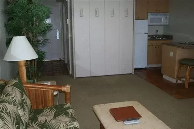 Photo of the whole room, Seating Area in Kahana Beach Vacation Club