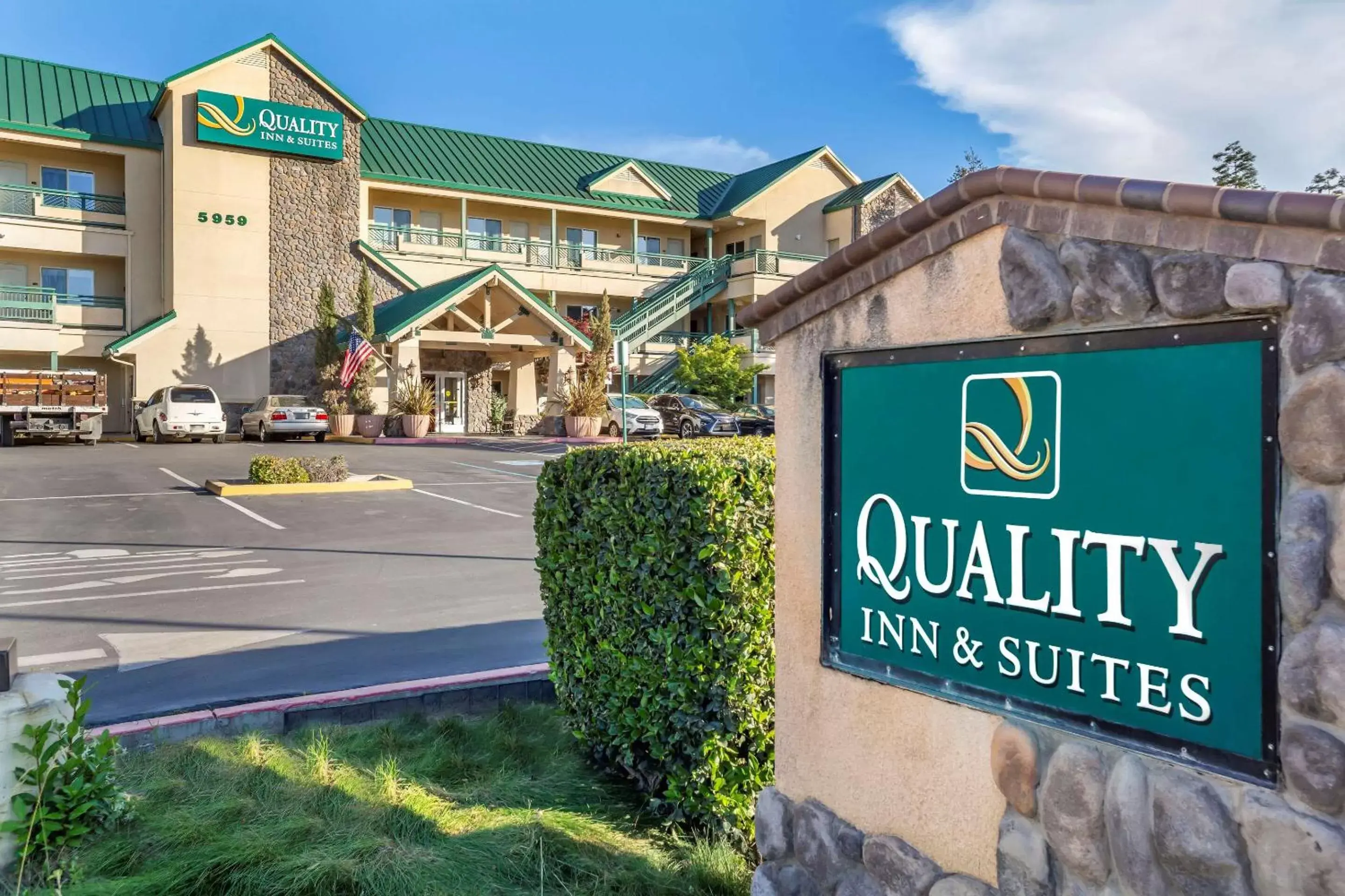 Property building, Property Logo/Sign in Quality Inn & Suites Livermore