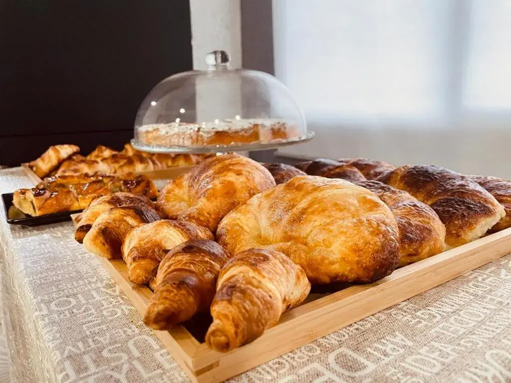 Small Double Room in Hotel Xunca Blanca Small Double Room in Hotel Xunca Blanca