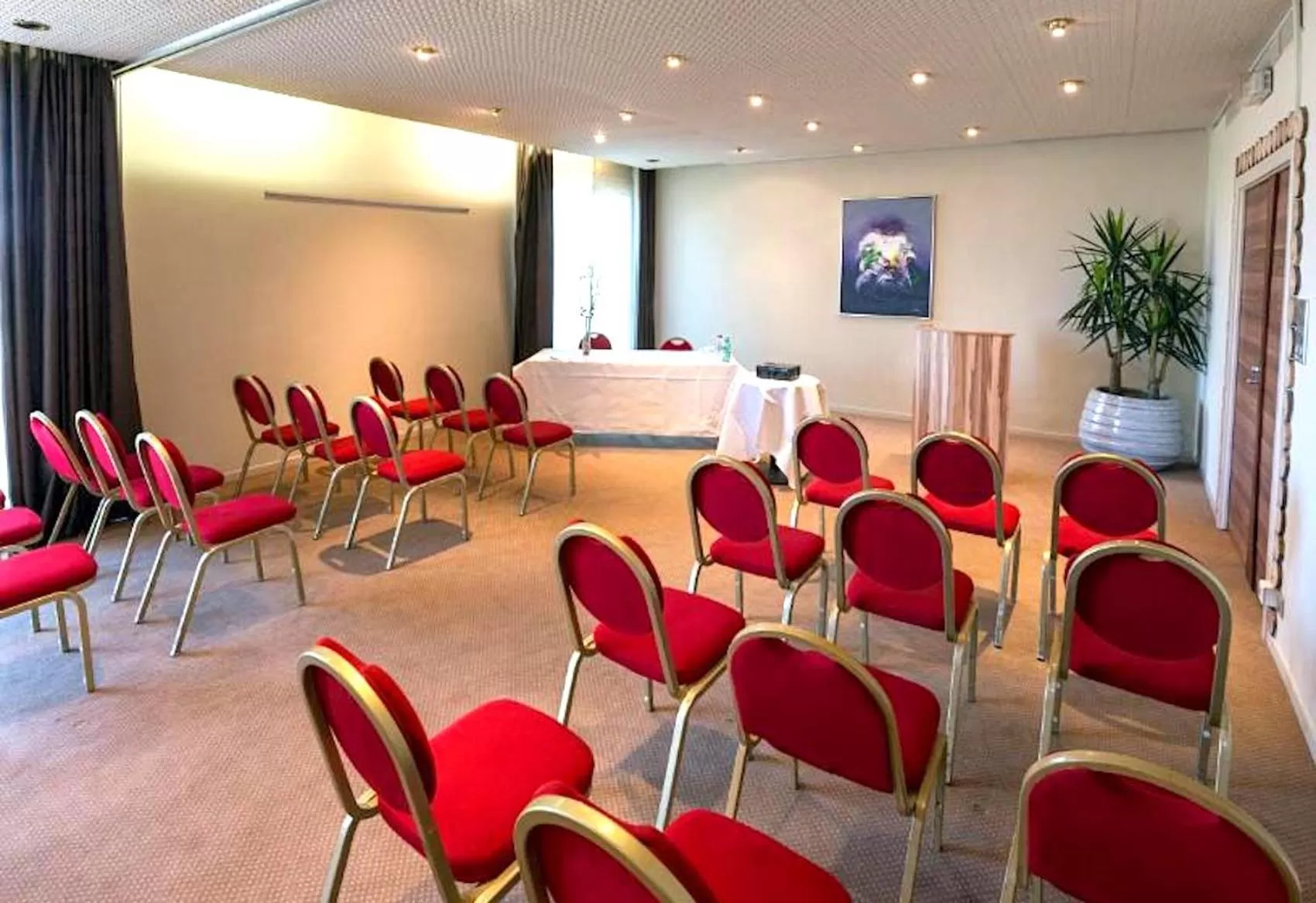 Business facilities in Golden Tulip Bâle Mulhouse - Hôtel Restaurant