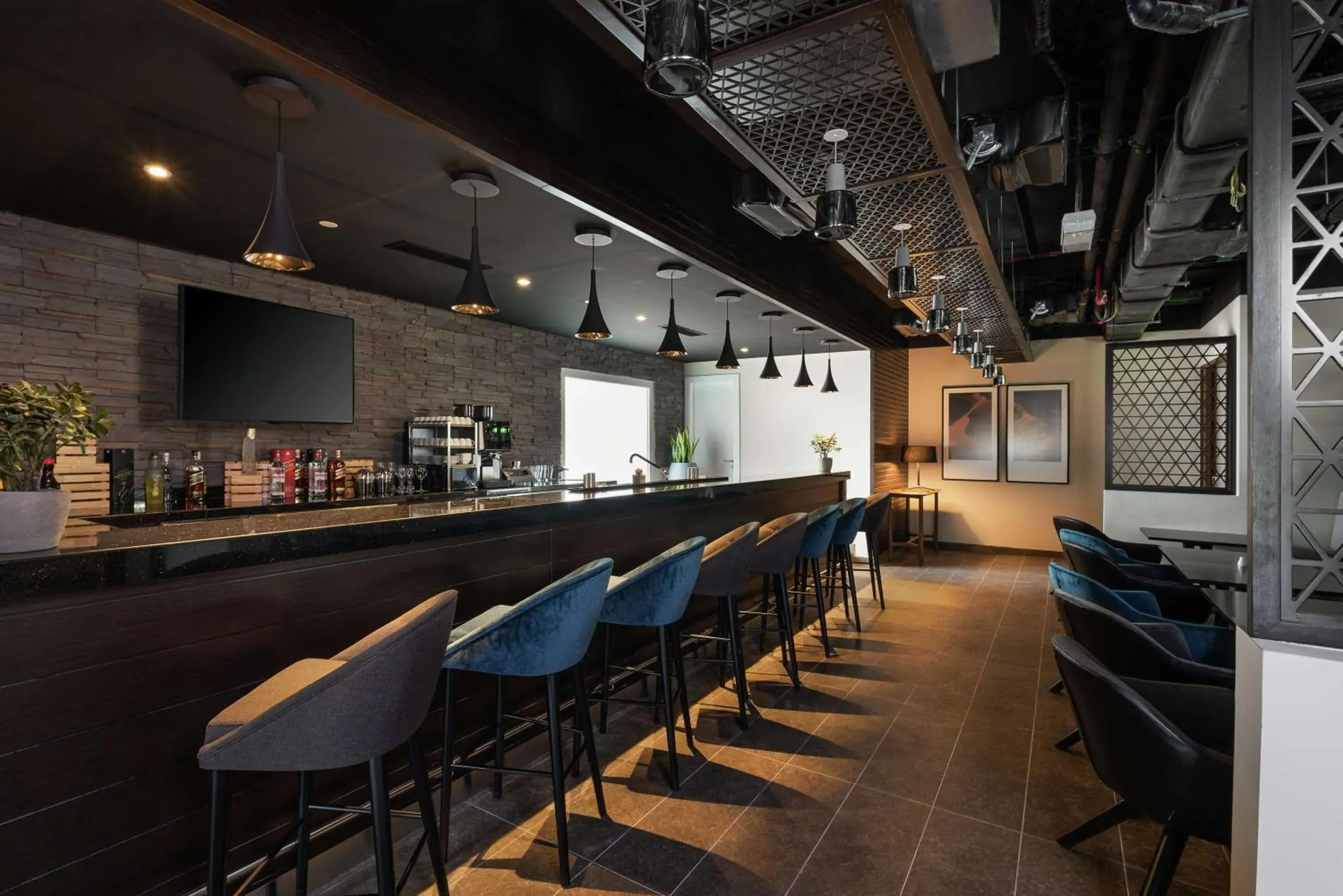 Lounge or bar, Lounge/Bar in Hampton By Hilton Dubai Al Barsha