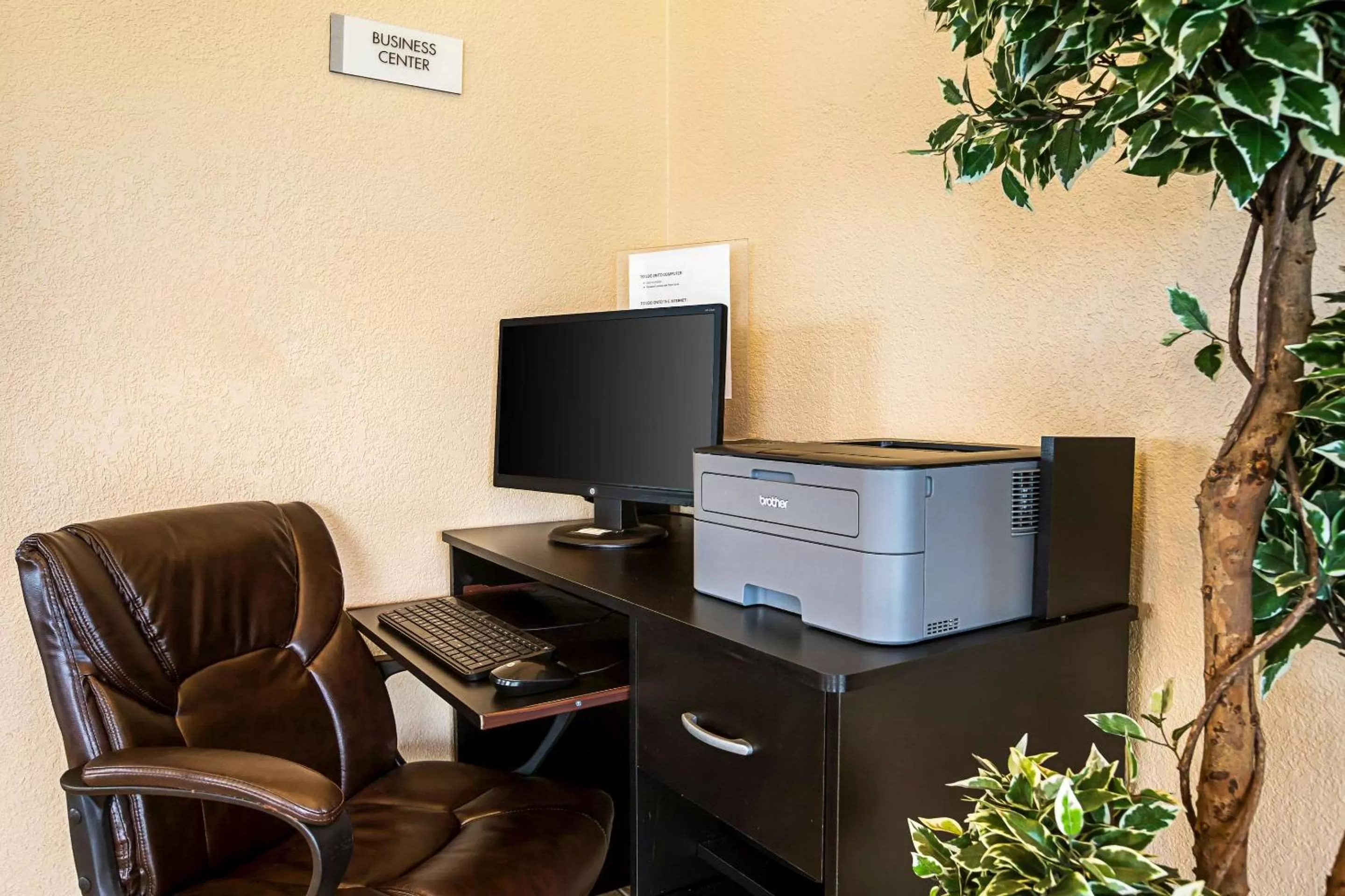 On site, TV/Entertainment Center in Rodeway Inn Metro Airport