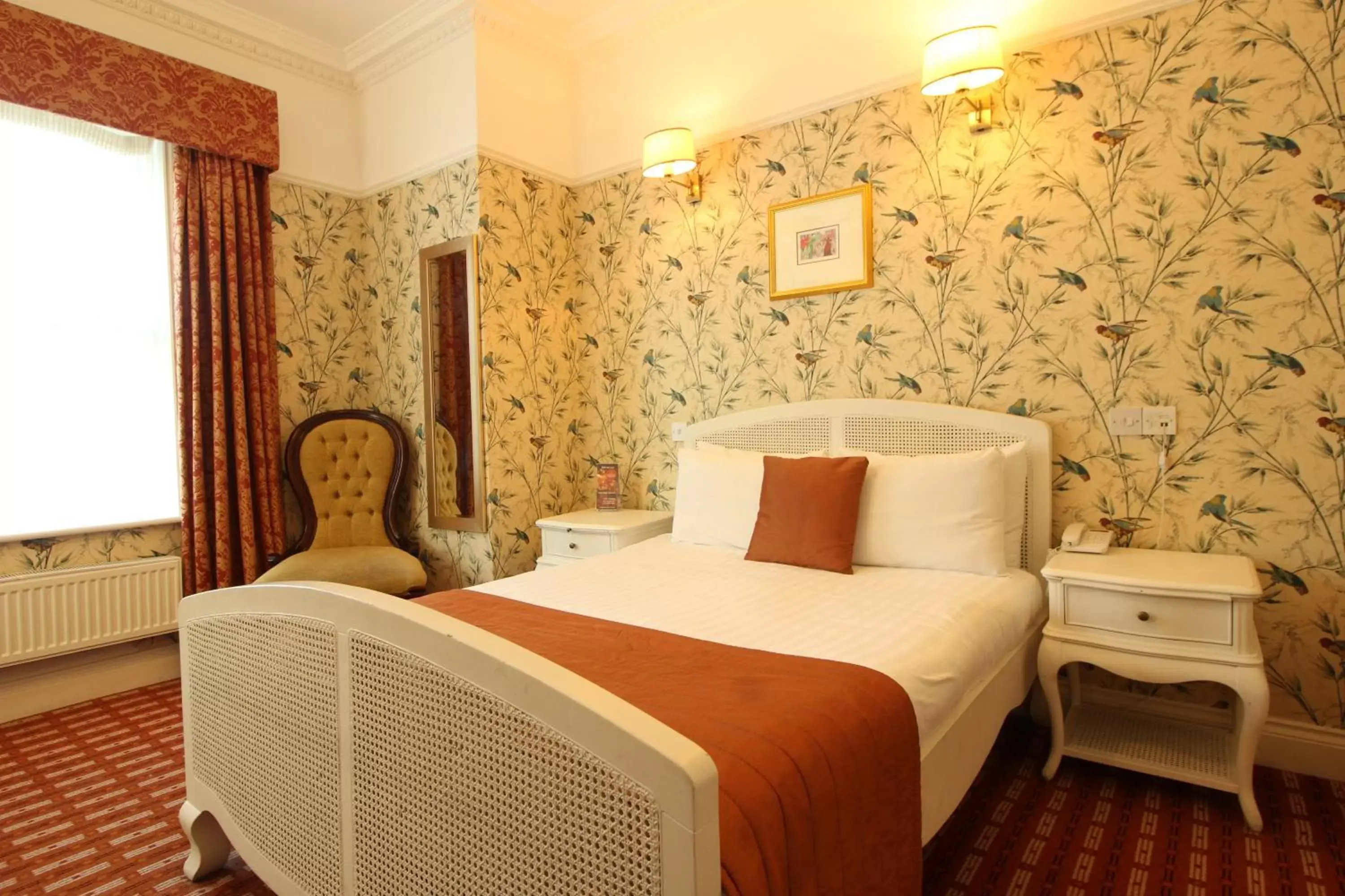 Photo of the whole room, Bed in The Castle Hotel