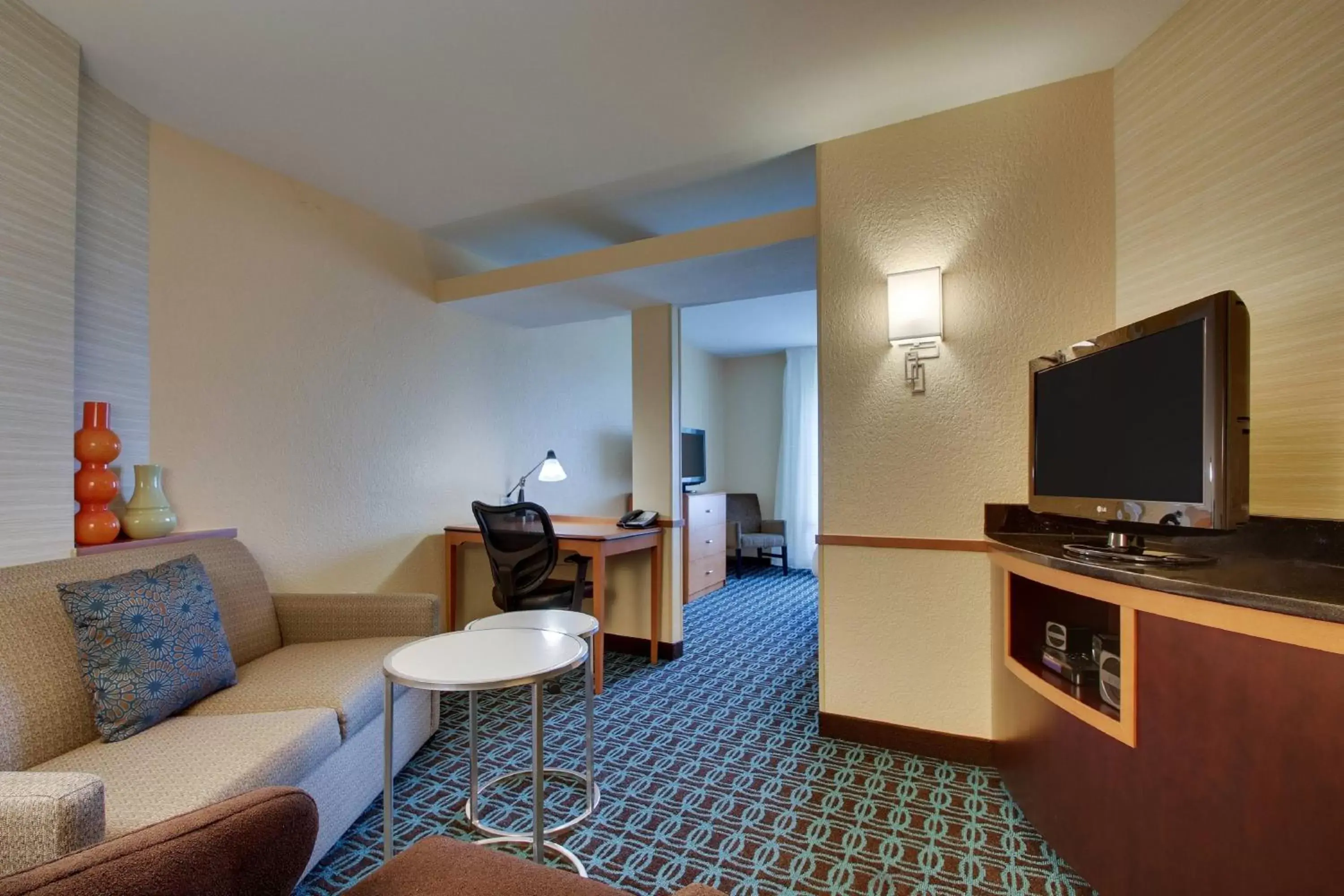 Living room, Seating Area in Fairfield Inn & Suites by Marriott Ottawa Starved Rock Area