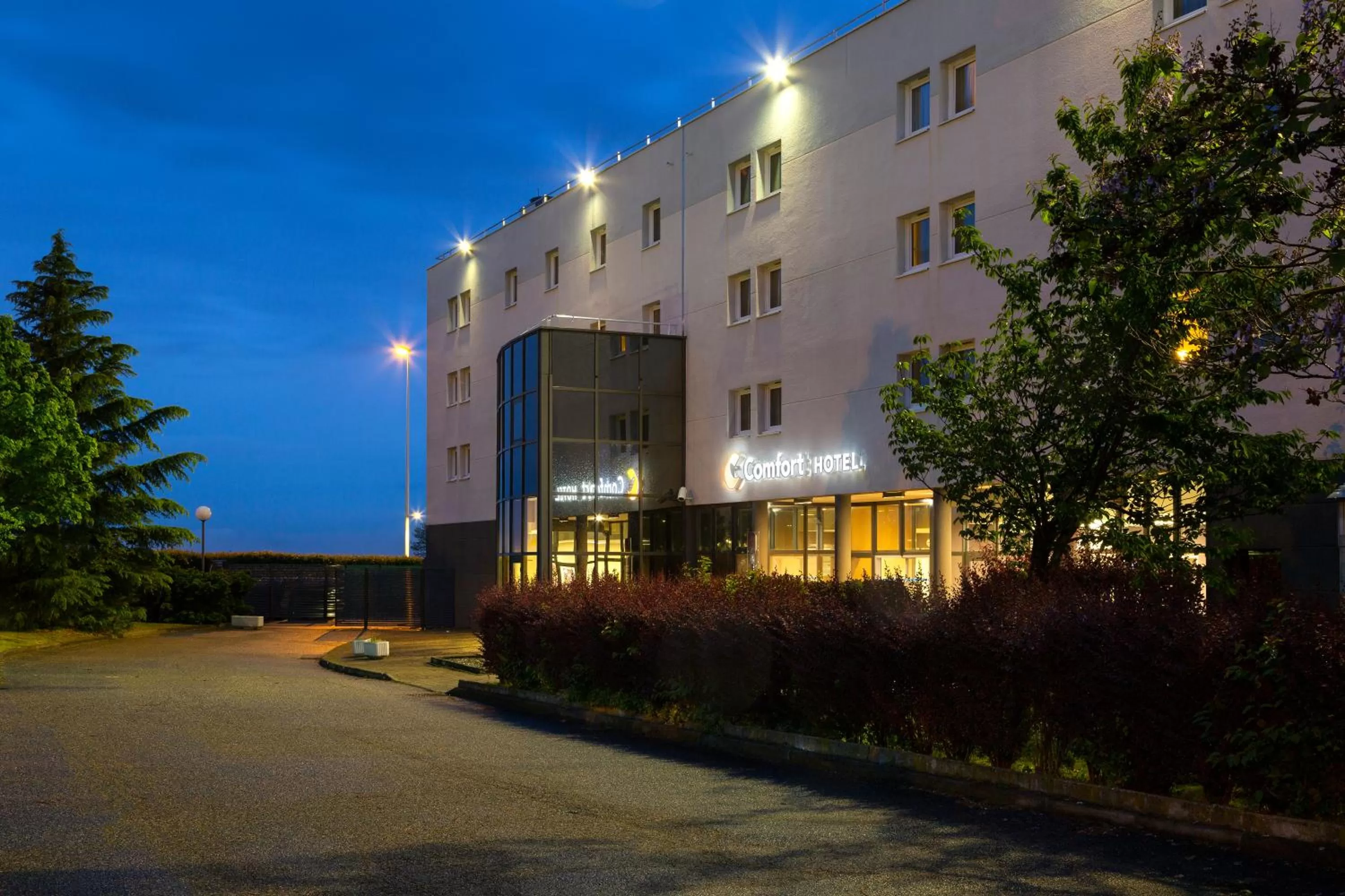 Property building in Comfort Hotel Aeroport Lyon St Exupery