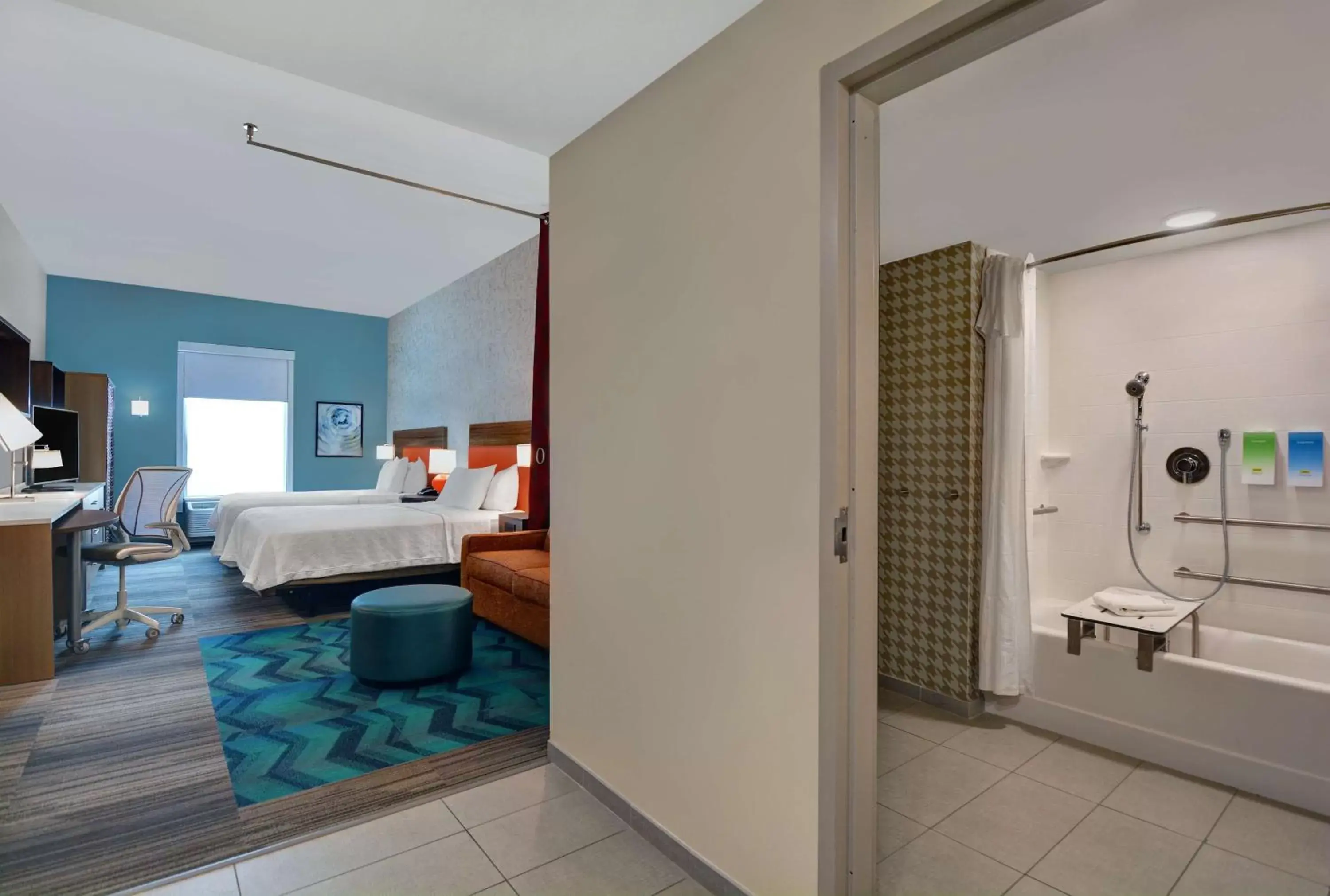 Bed, Bathroom in Home2 Suites By Hilton Richmond Hill Savannah I-95