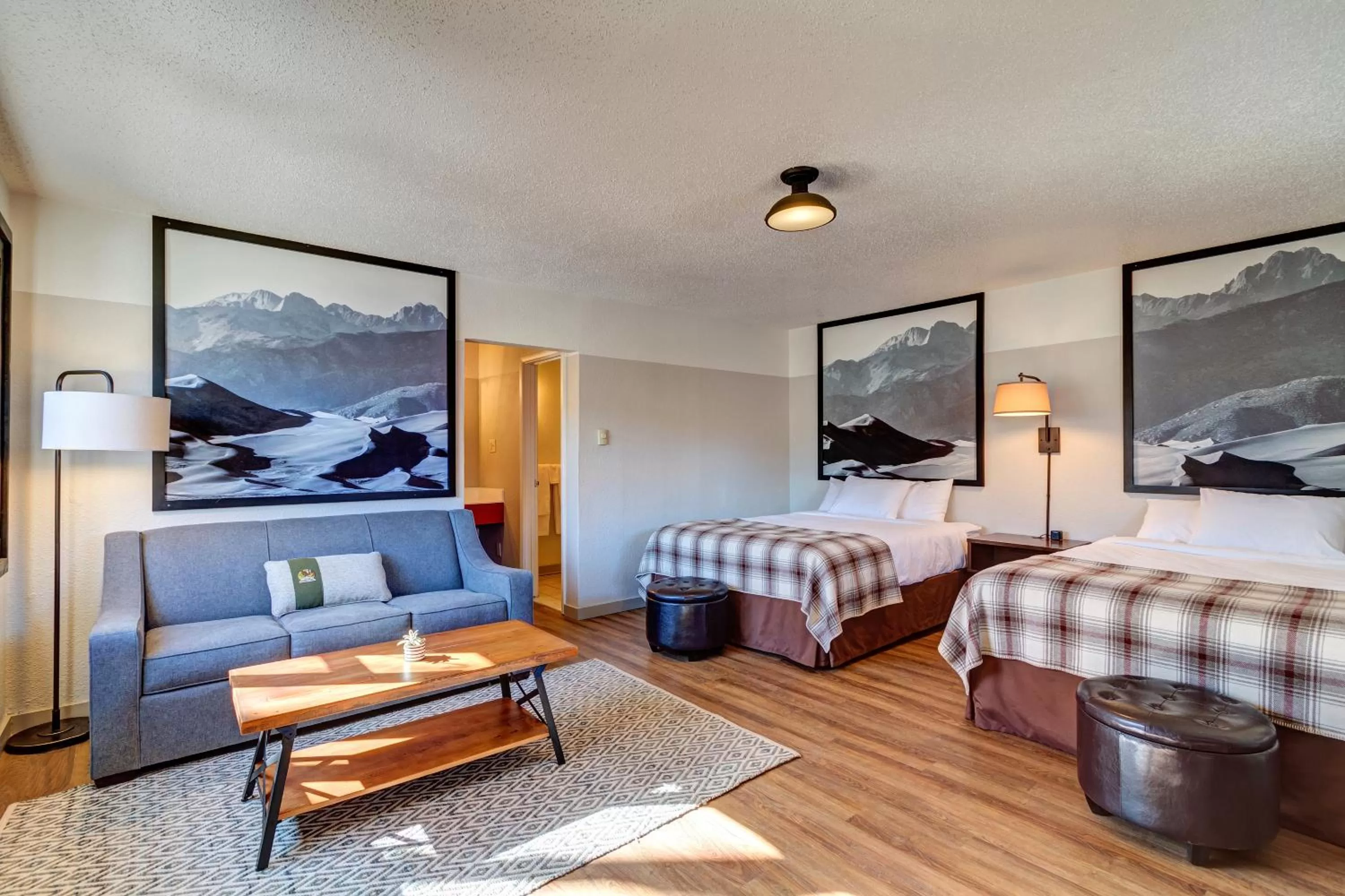 Bedroom, Bed in Loyal Duke Lodge