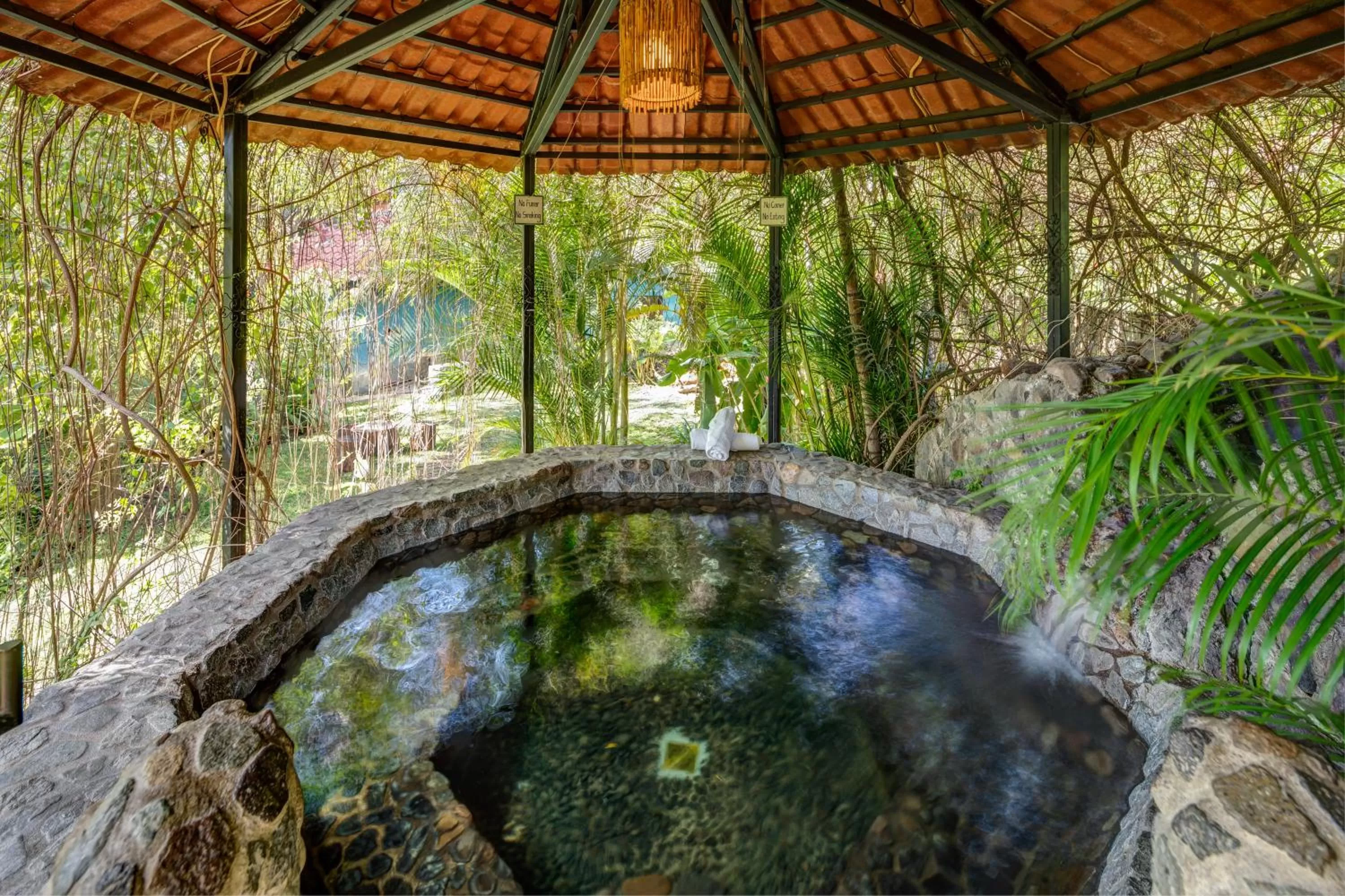 Hot Tub in Regis Hotel Spa