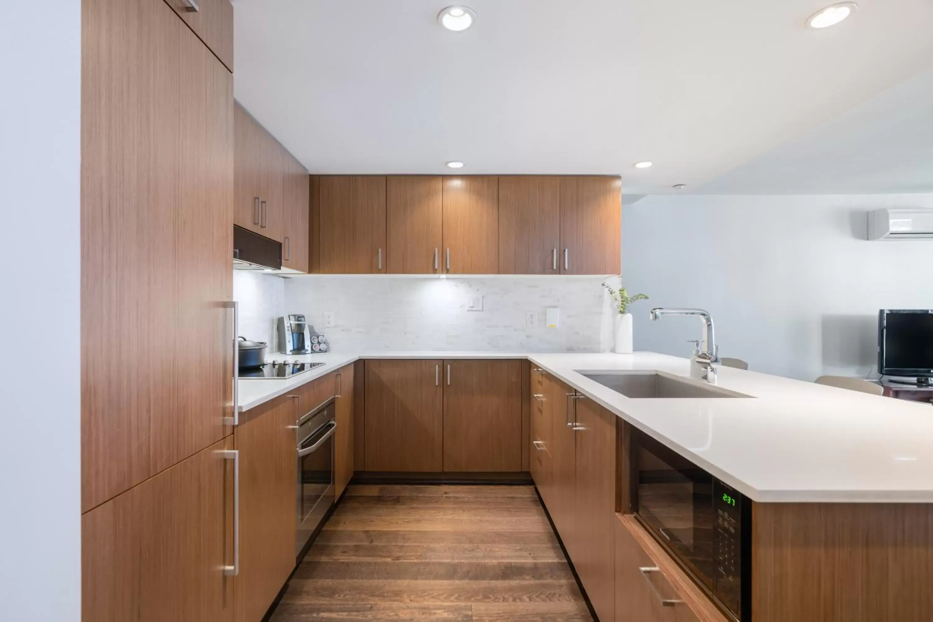 Kitchen or kitchenette, Kitchen/Kitchenette in Level Vancouver Yaletown - Seymour