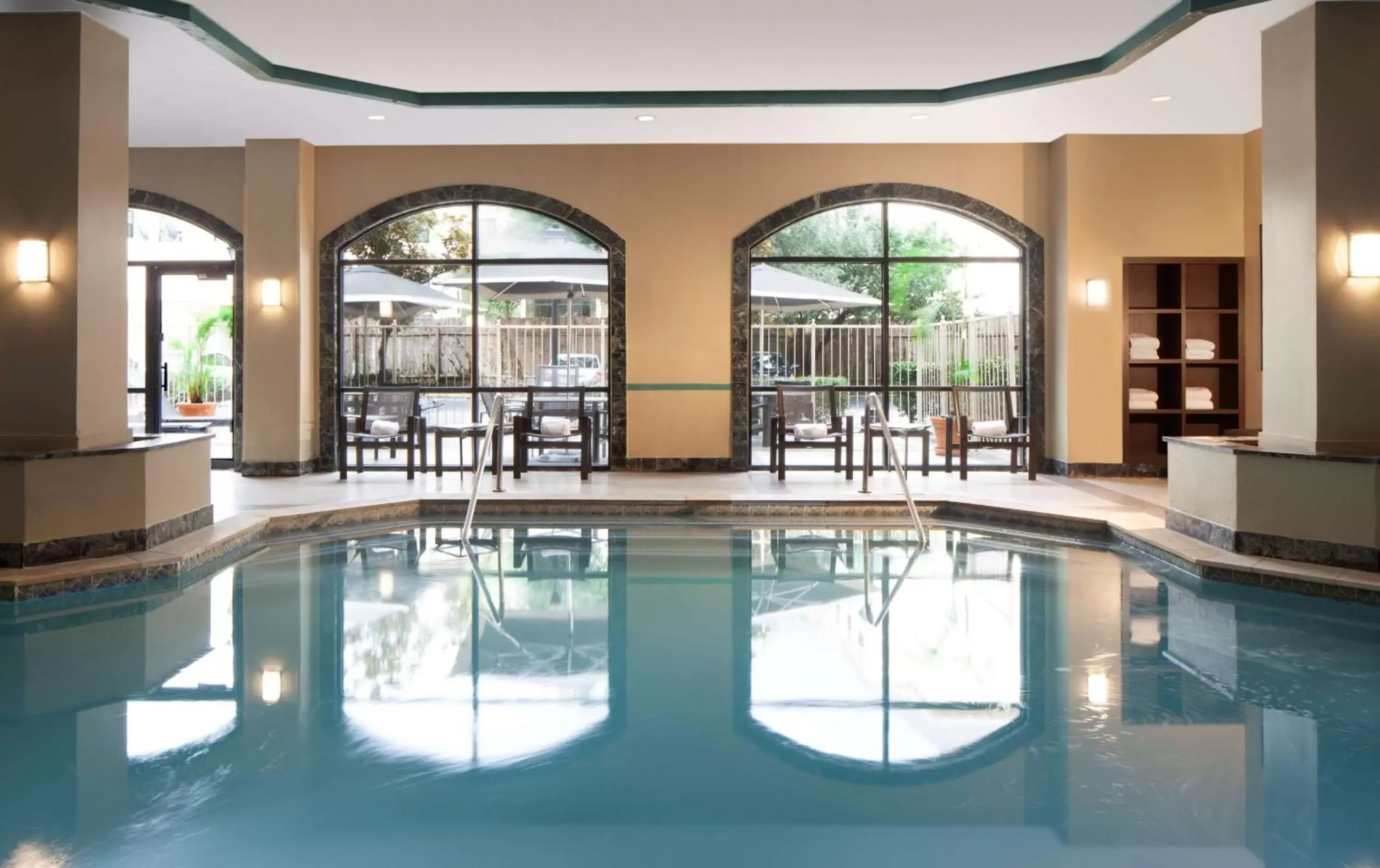 Pool view, Swimming Pool in Embassy Suites by Hilton Houston Near the Galleria