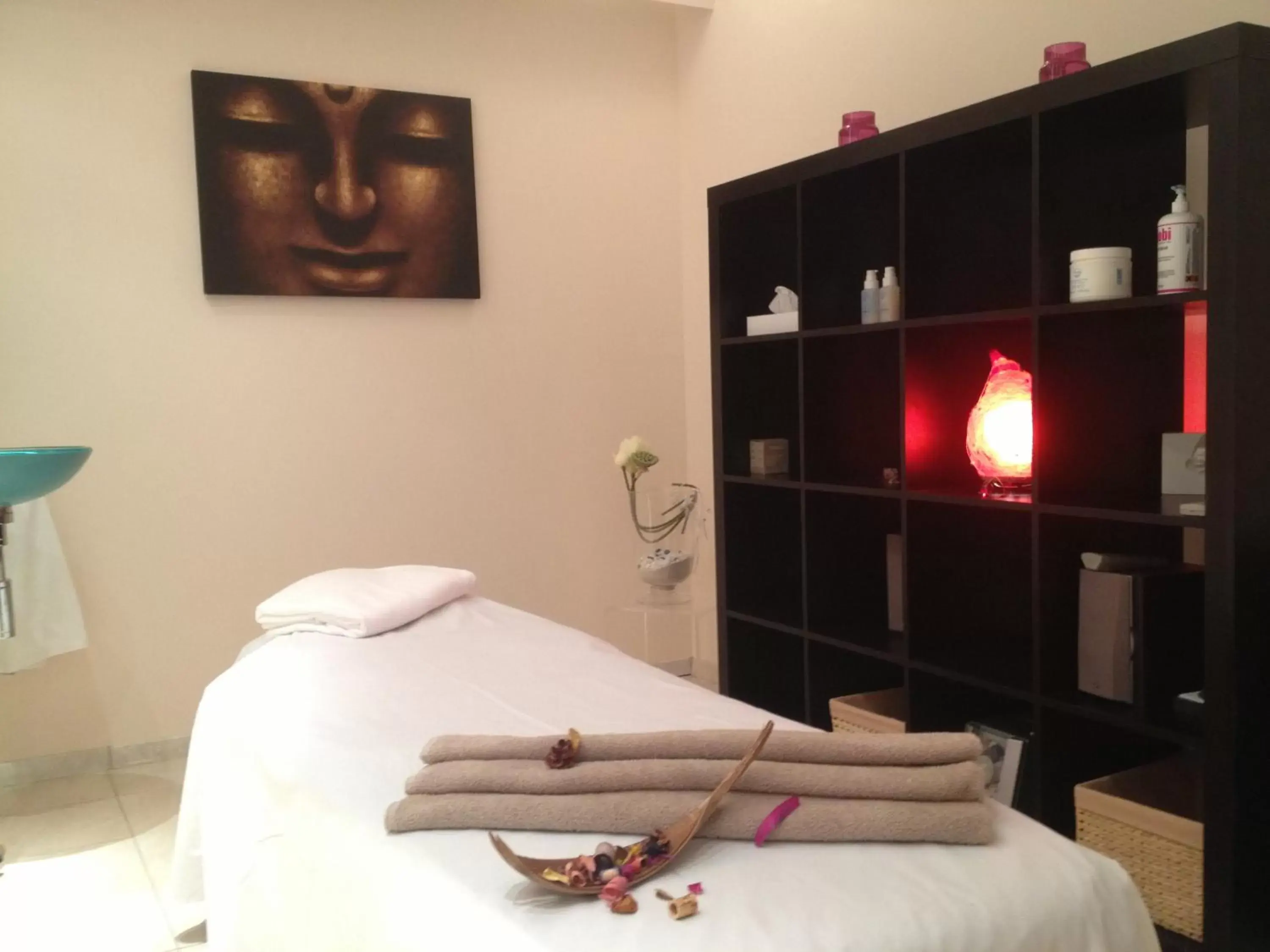 Spa and wellness centre/facilities, Bed in Hôtel du Grand Lac Excelsior Spa and wellness centre/facilities, Bed in Hôtel du Grand Lac Excelsior