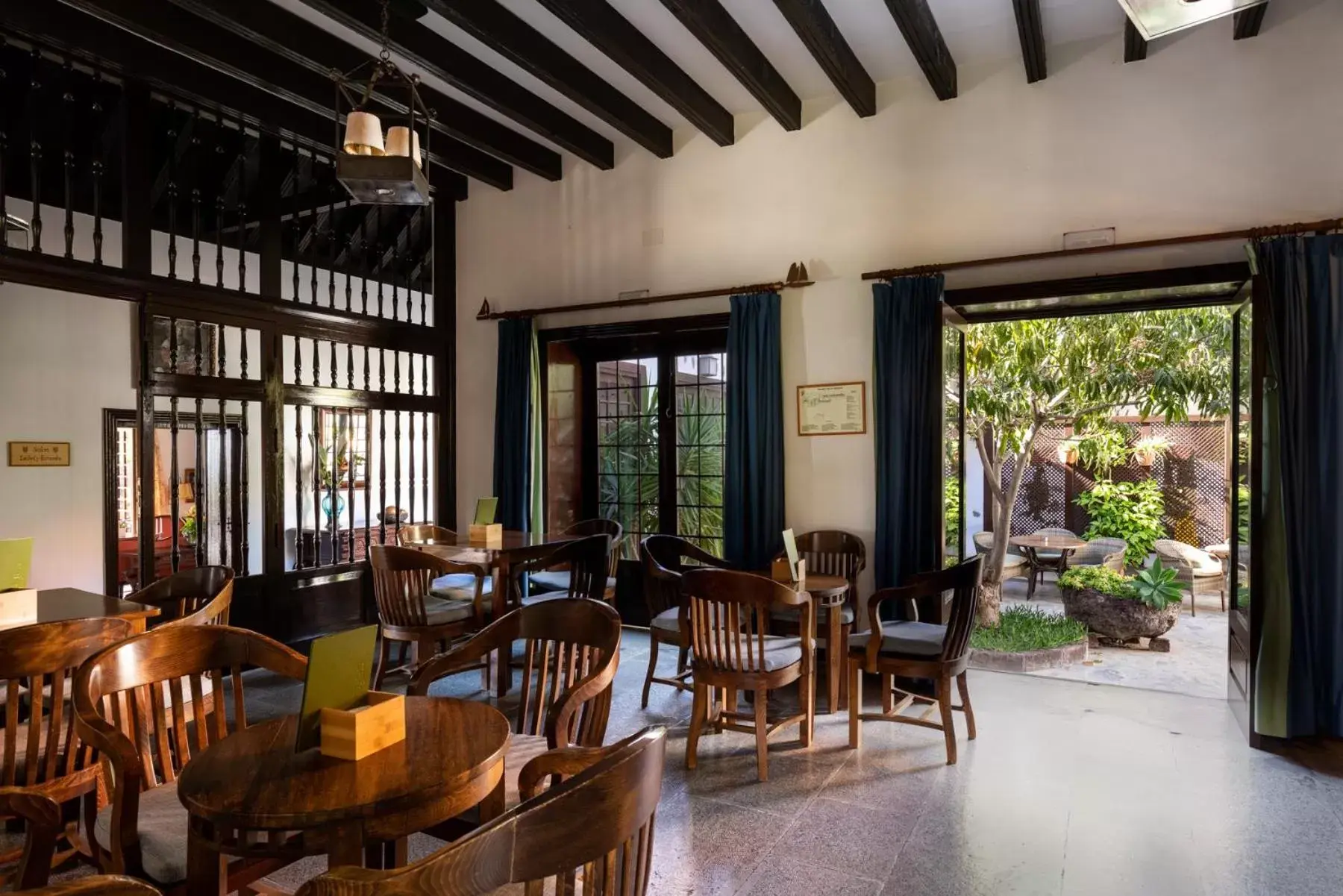 Lounge or bar, Restaurant/Places to Eat in Parador de La Gomera