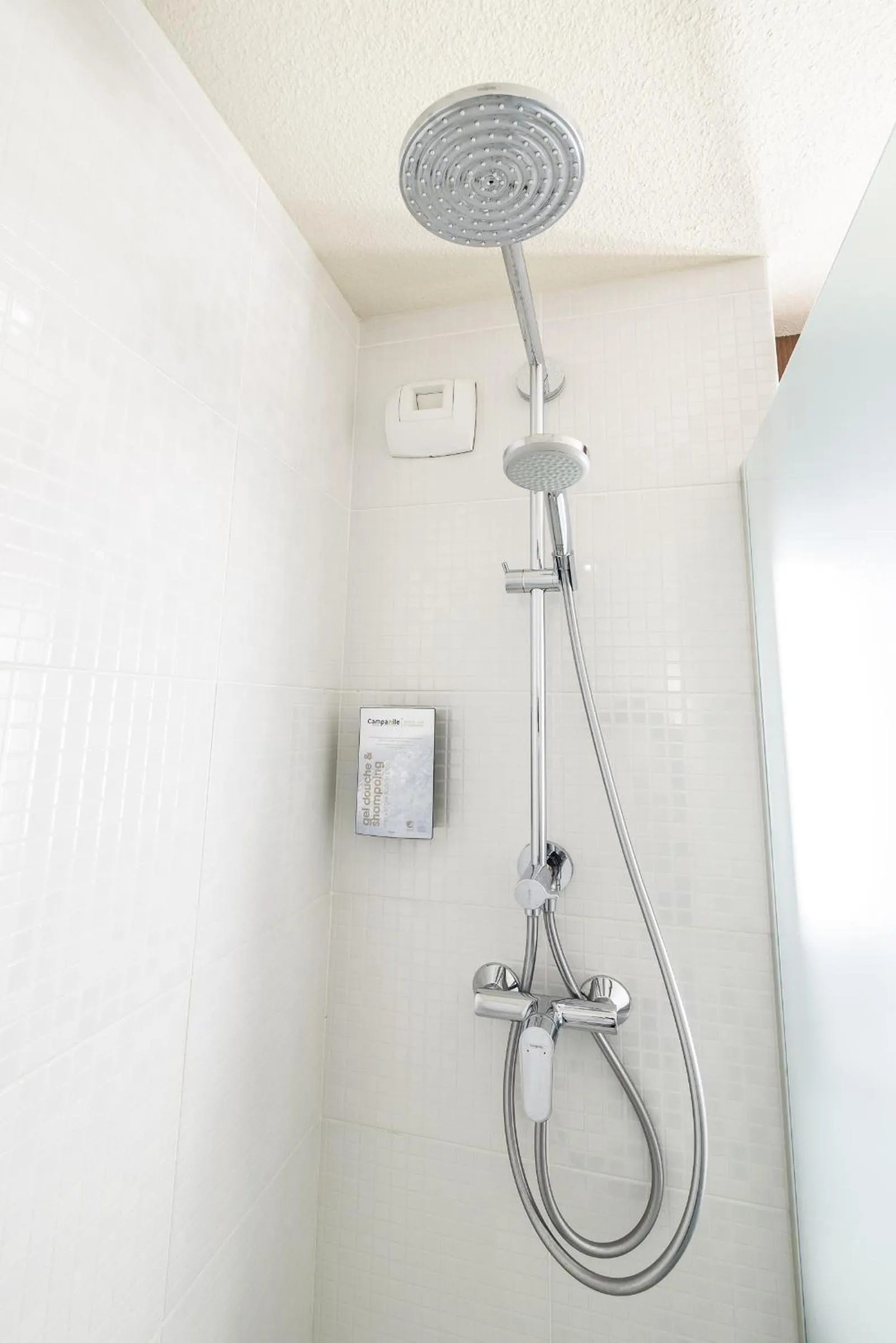 Bathroom in Campanile Toulouse Purpan