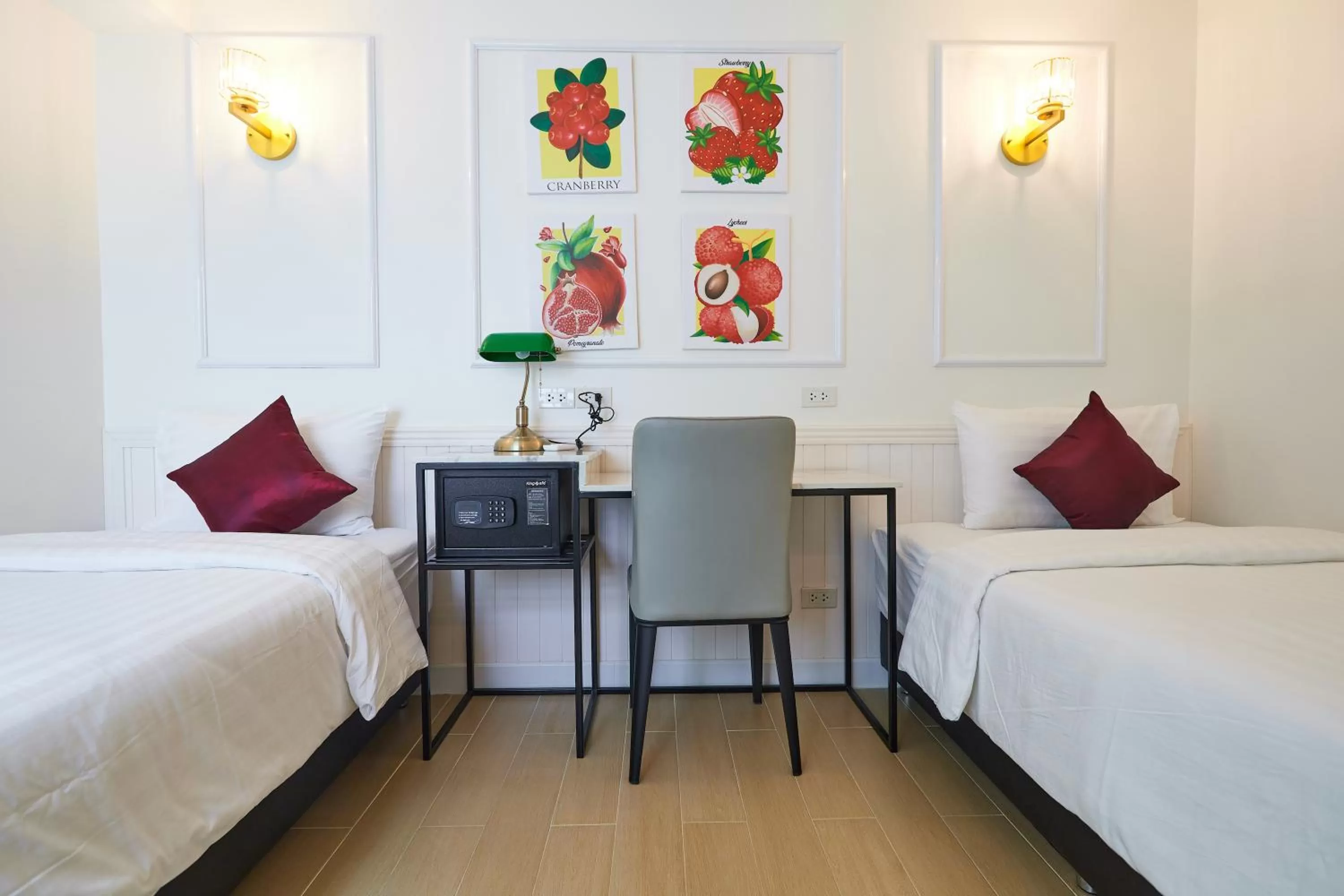 Bedroom, Bed in Rose Apple Hotel