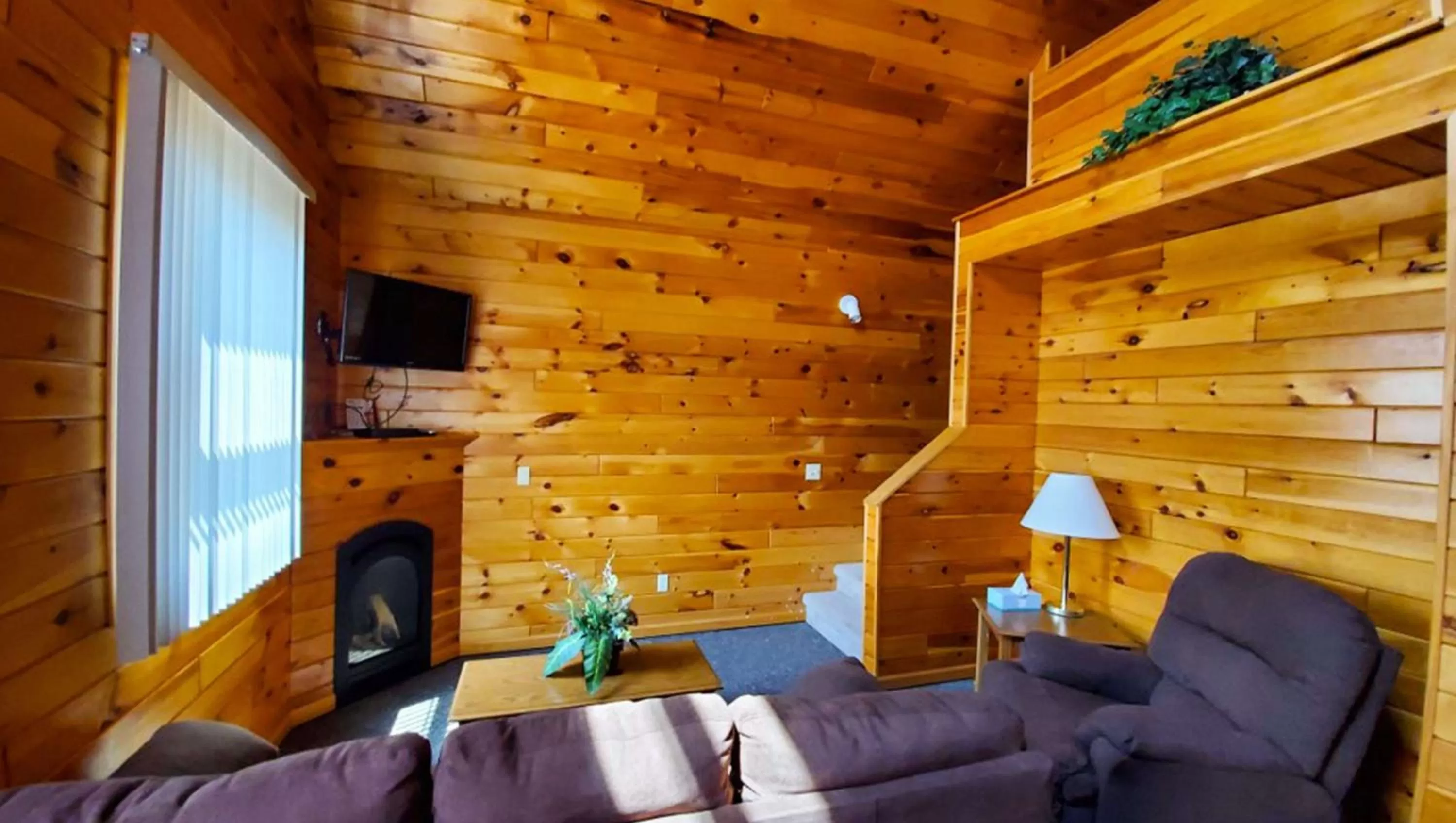 Photo of the whole room in Jasper Ridge Inn Ishpeming