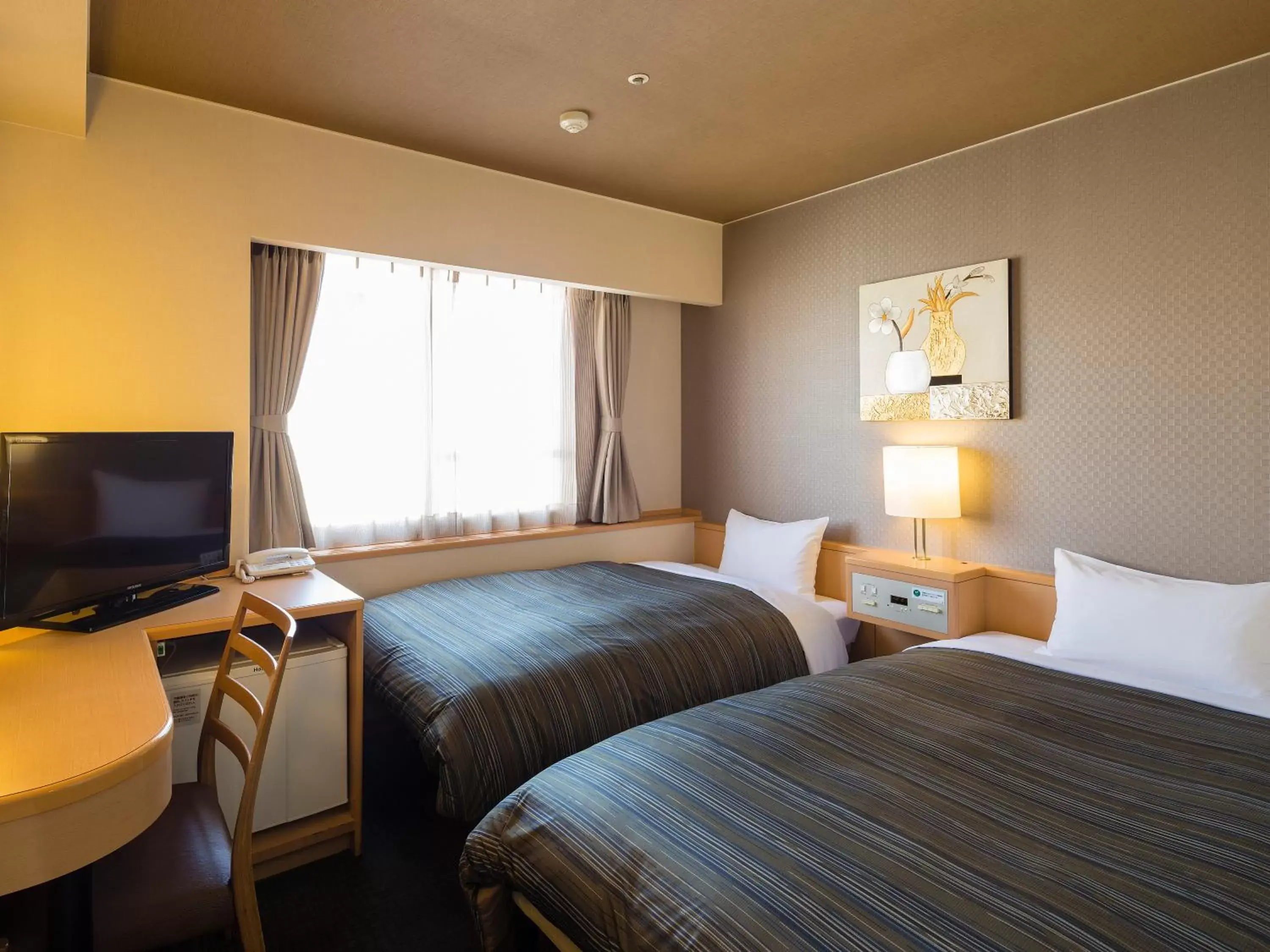 Photo of the whole room, Bed in Himeji Castle Grandvrio Hotel