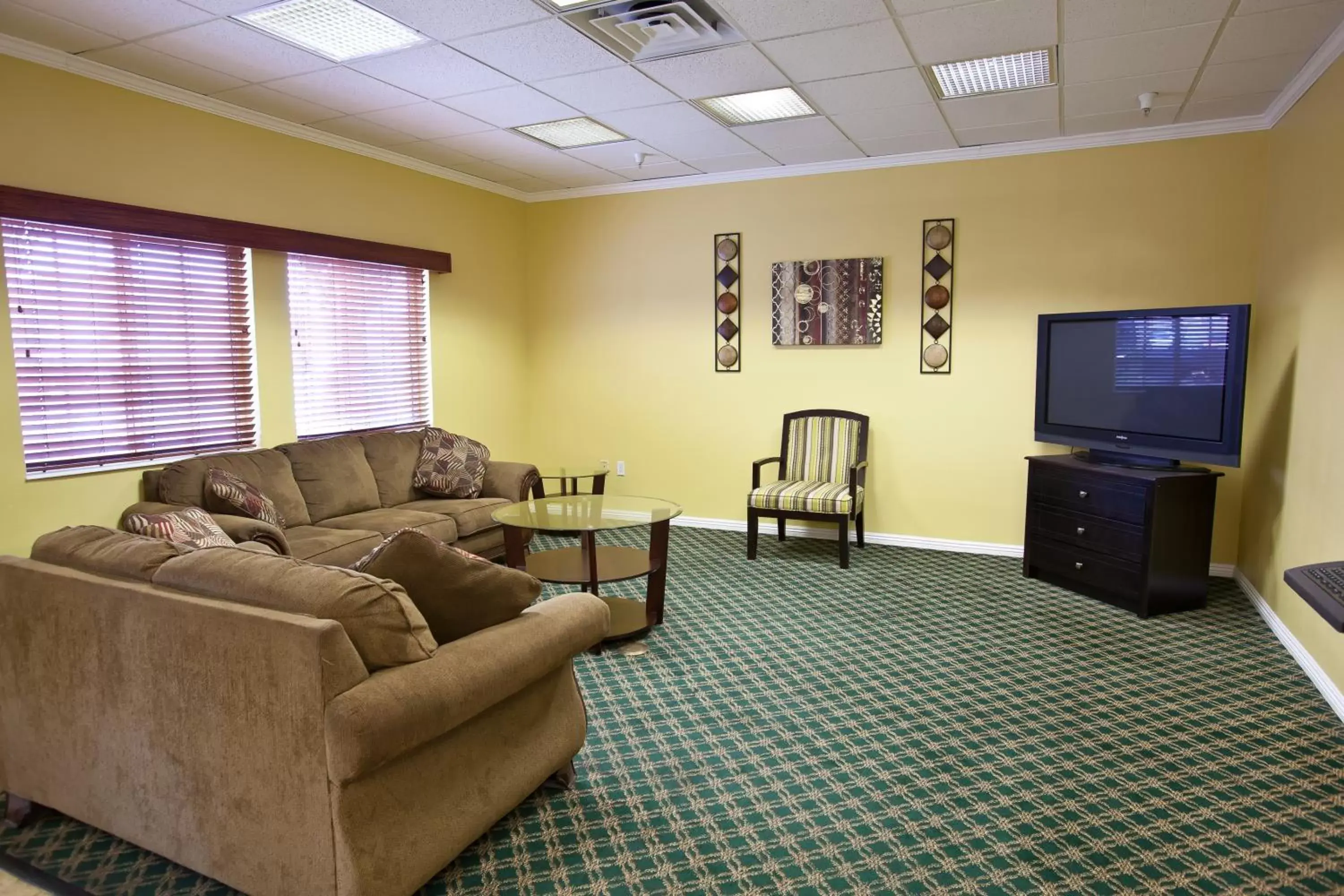 Seating area, Lounge/Bar in Landmark Inn Fort Irwin