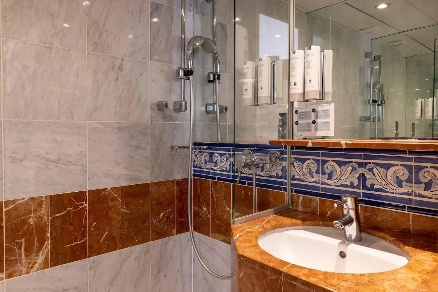 Bathroom in Hotel Des Marronniers
