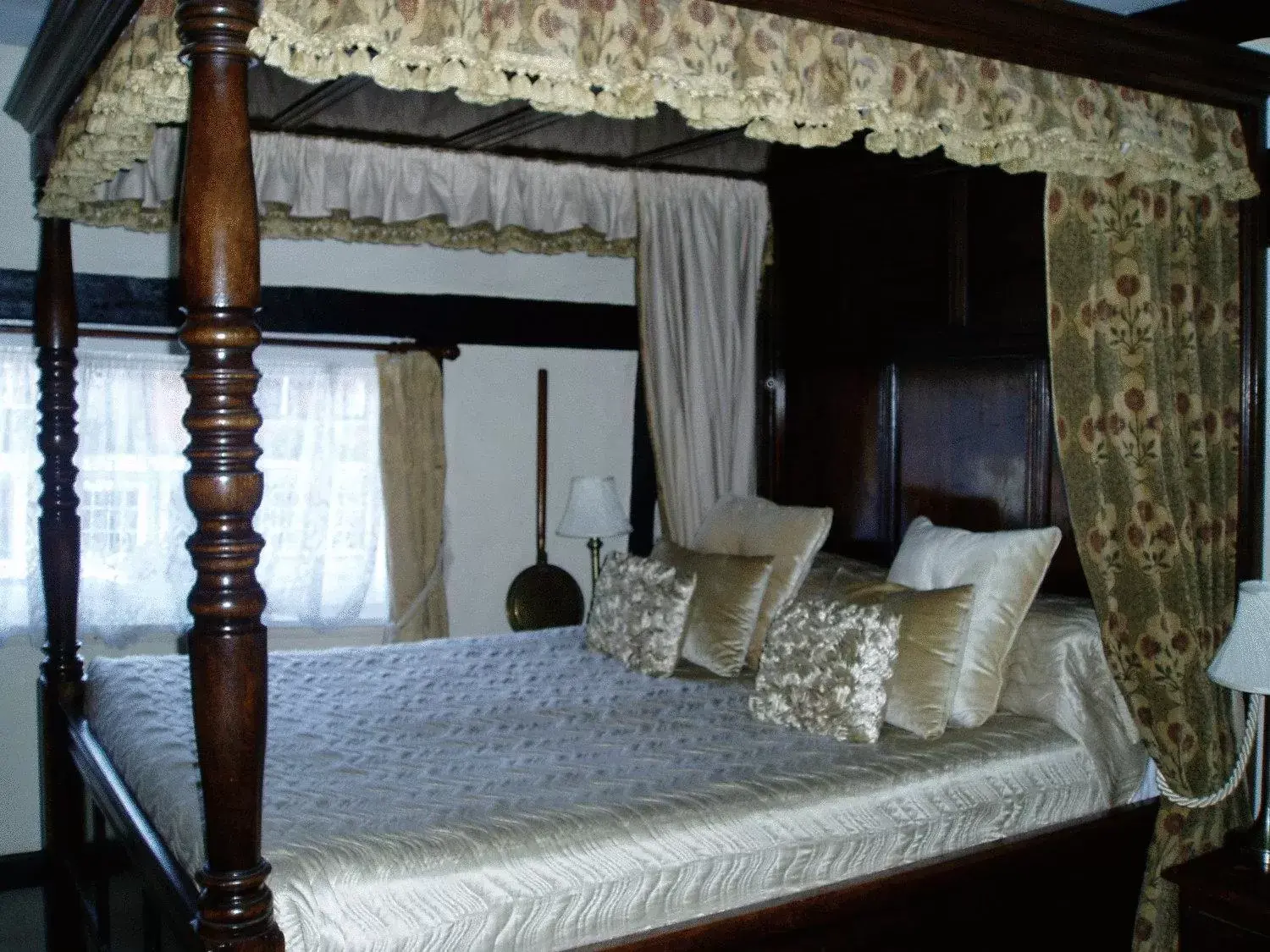 Bed in The Chequers Inn