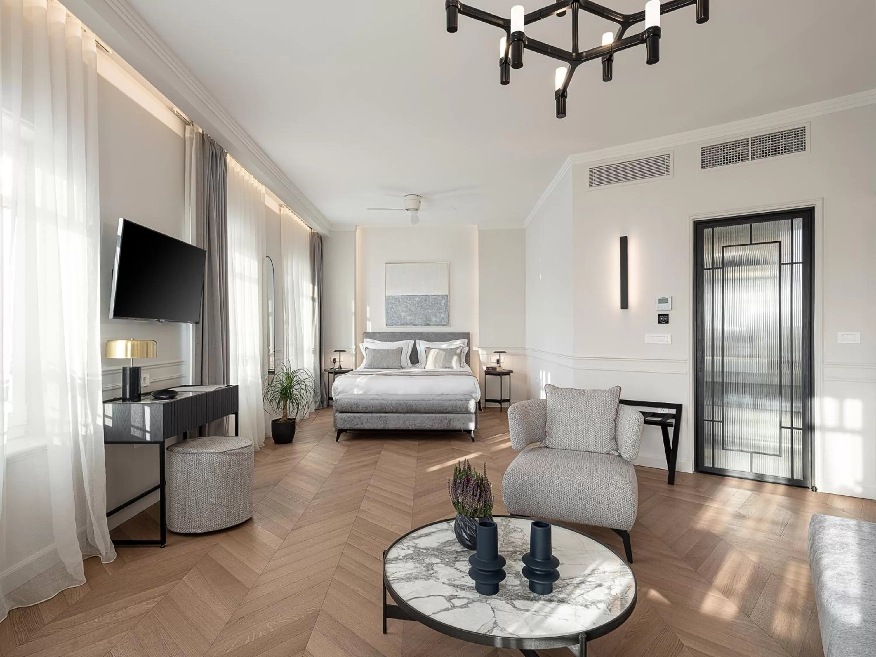 Photo of the whole room, Bed in Riviera Suites