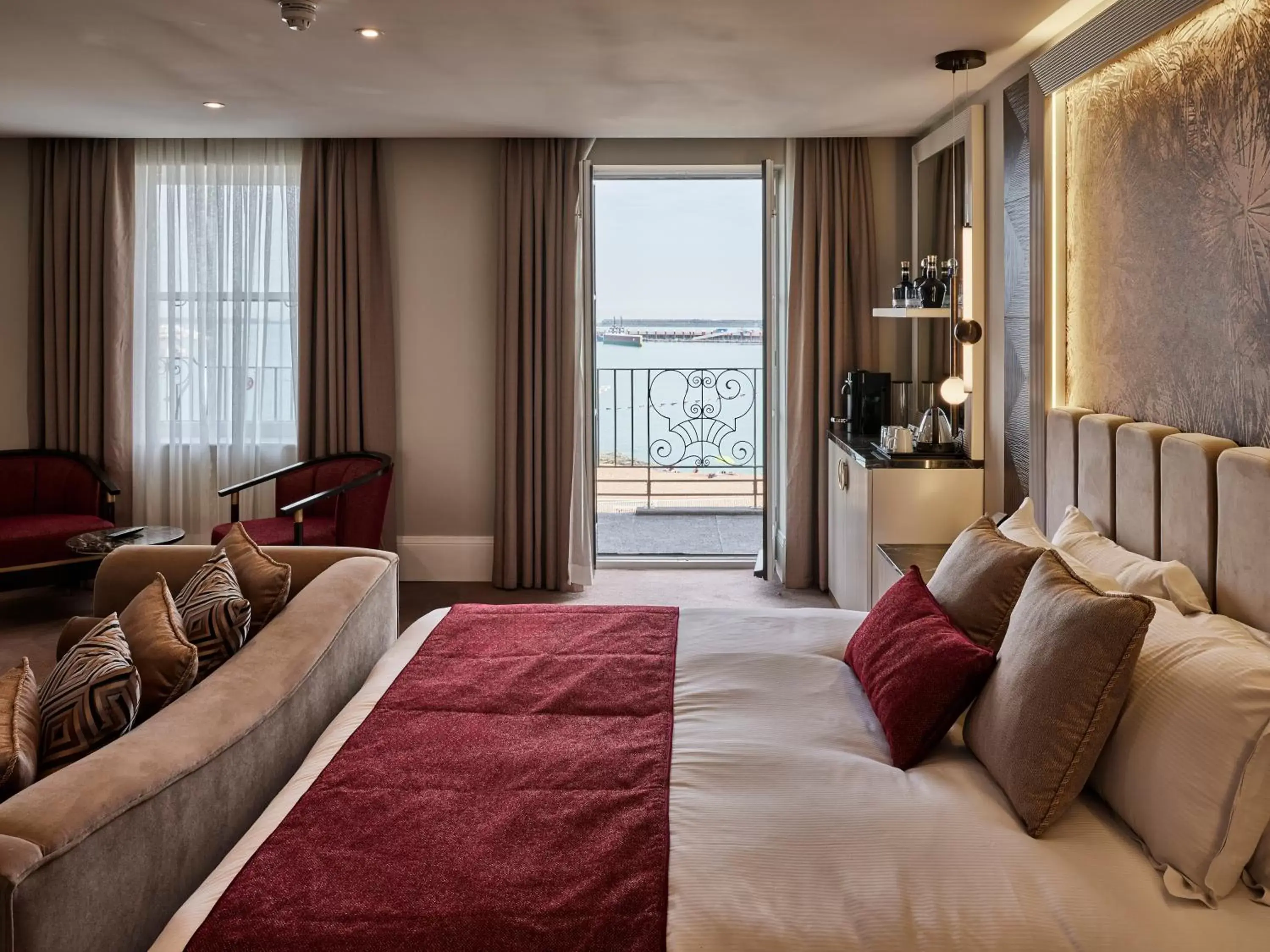 Bedroom in Best Western Premier Dover Marina Hotel & Spa